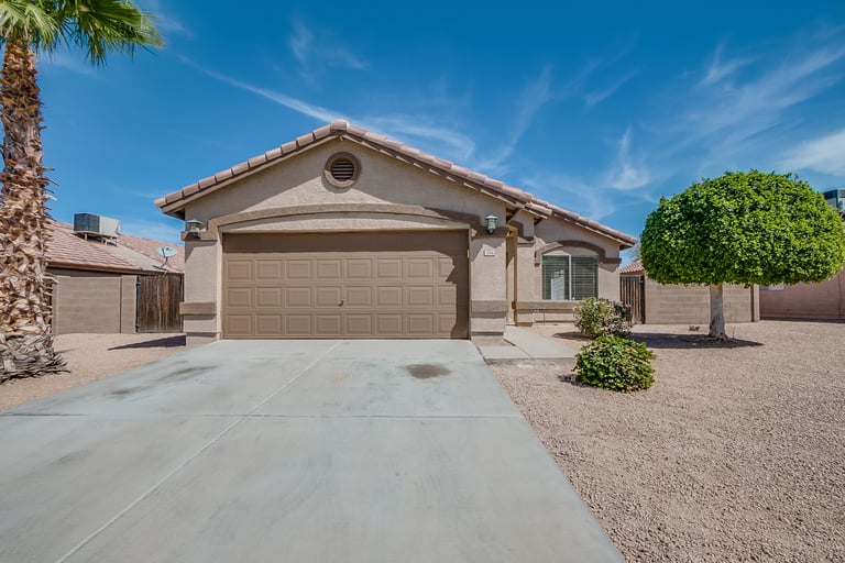 Photo 1 of 24 - 1006 E Santa Cruz Ln, Apache Junction, AZ 85119