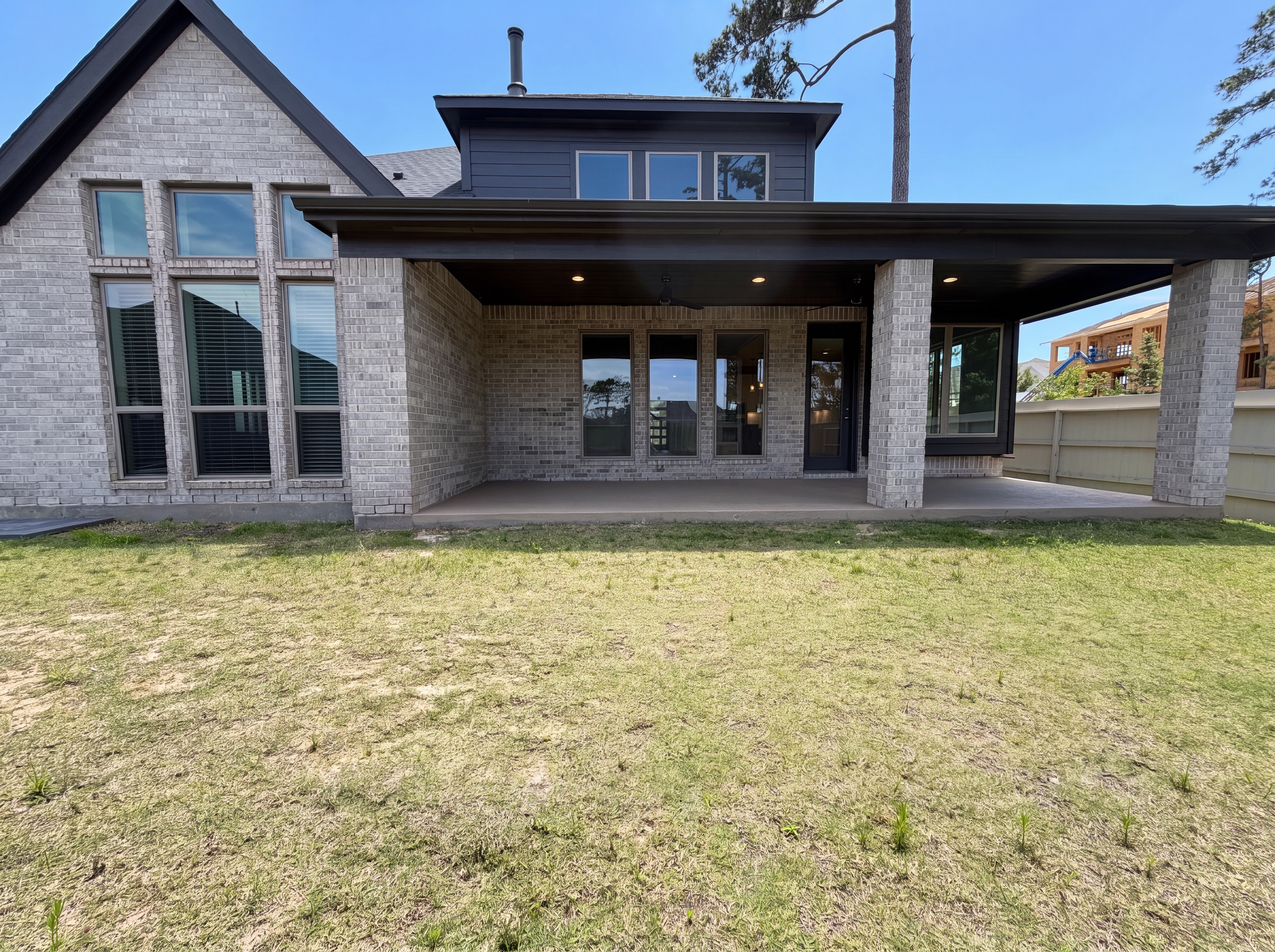 Photo 5 of 29 of 15418 Legacy Park Way, Pinehurst, TX