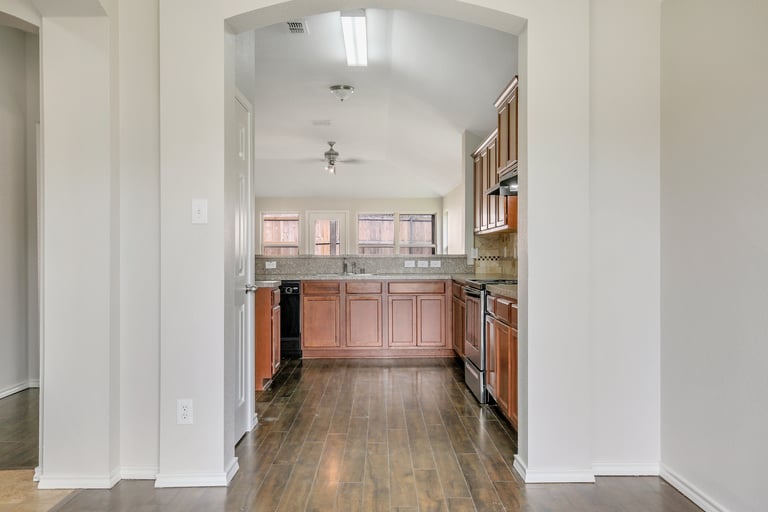 Photo 7 of 26 - 5209 Mirror Lake Dr, Haltom City, TX 76117