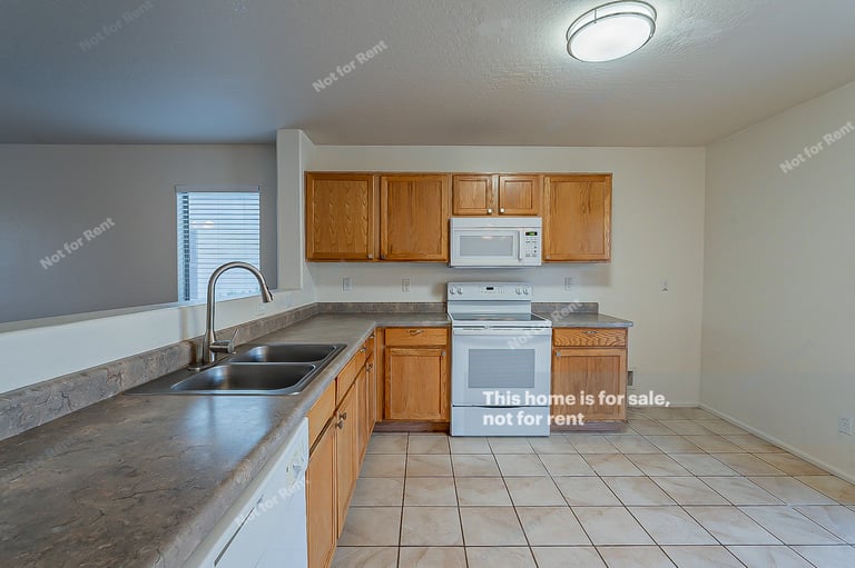 Photo 8 of 19 - 43866 W Sagebrush Trl, Maricopa, AZ 85138