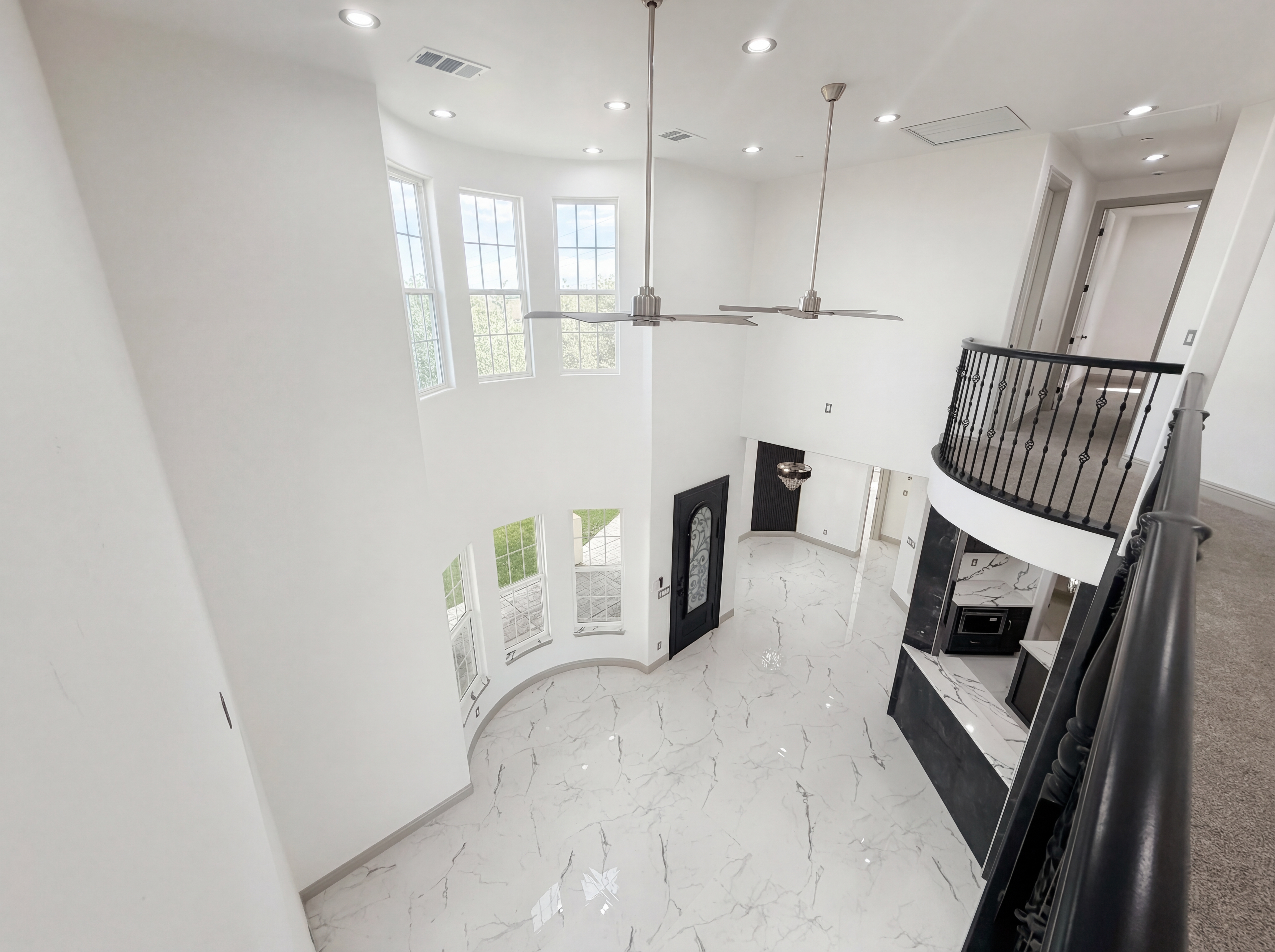 Photo 3 of 60 of 14537 Mira Vista Ln, Lockeford, CA