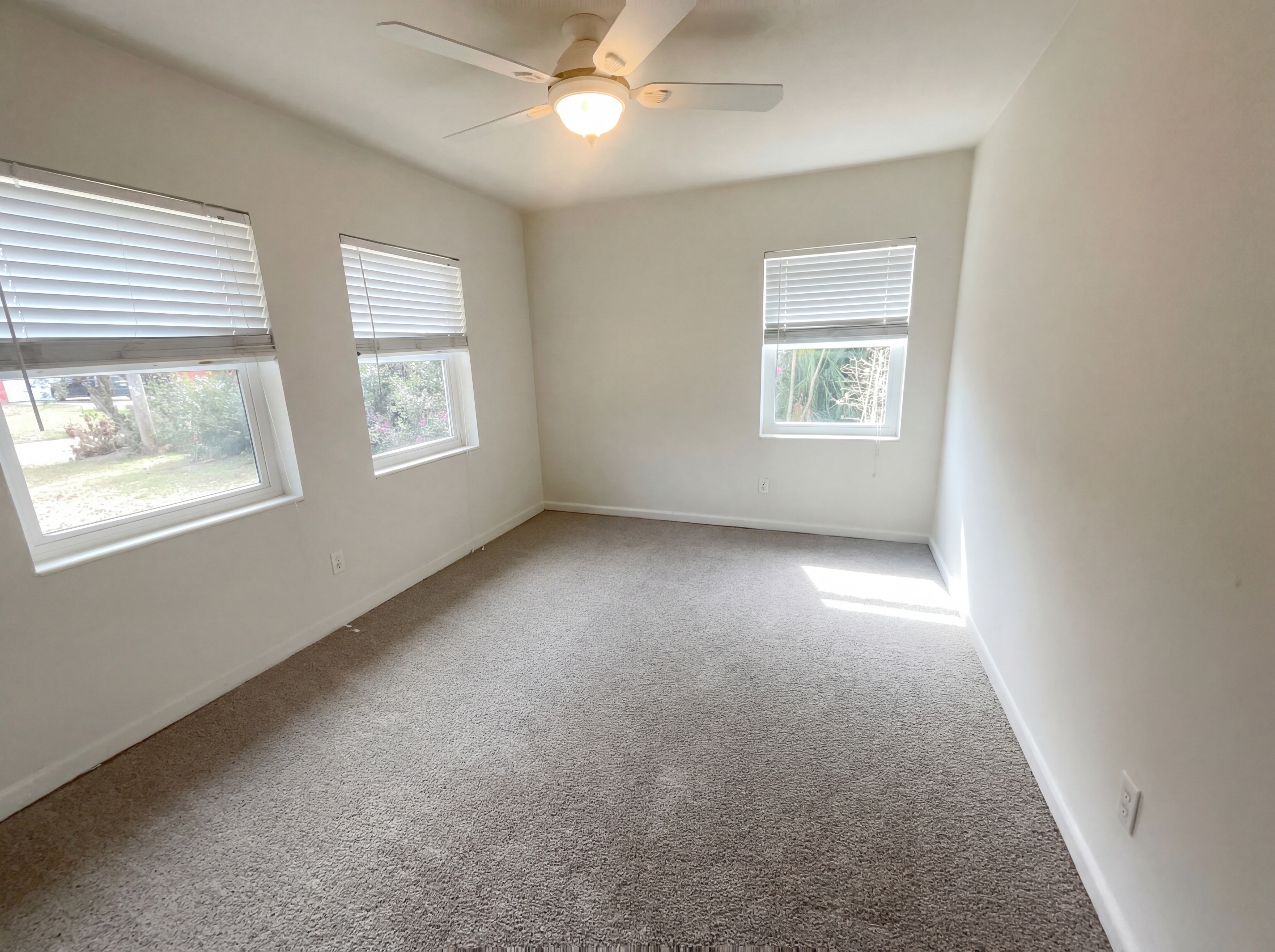 Photo 11 of 14 of 6123 Robbins Cir S, Jacksonville, FL