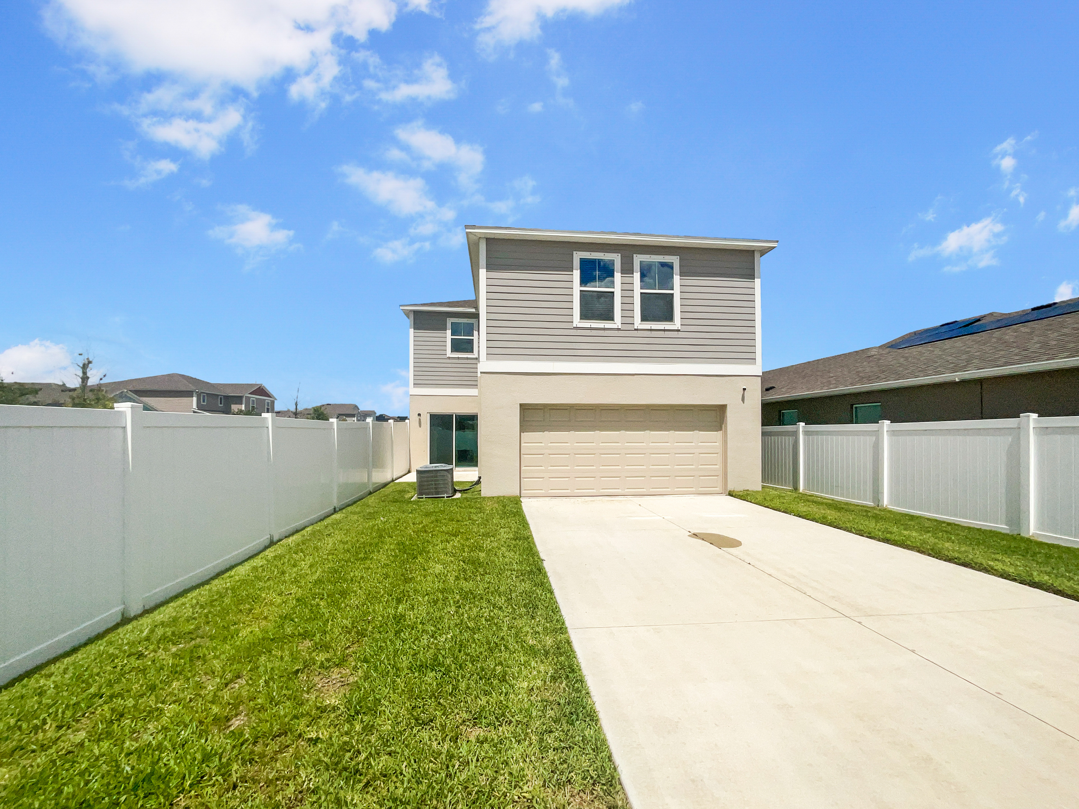 Photo 8 of 32 of 13001 Upward Pl, Riverview, FL