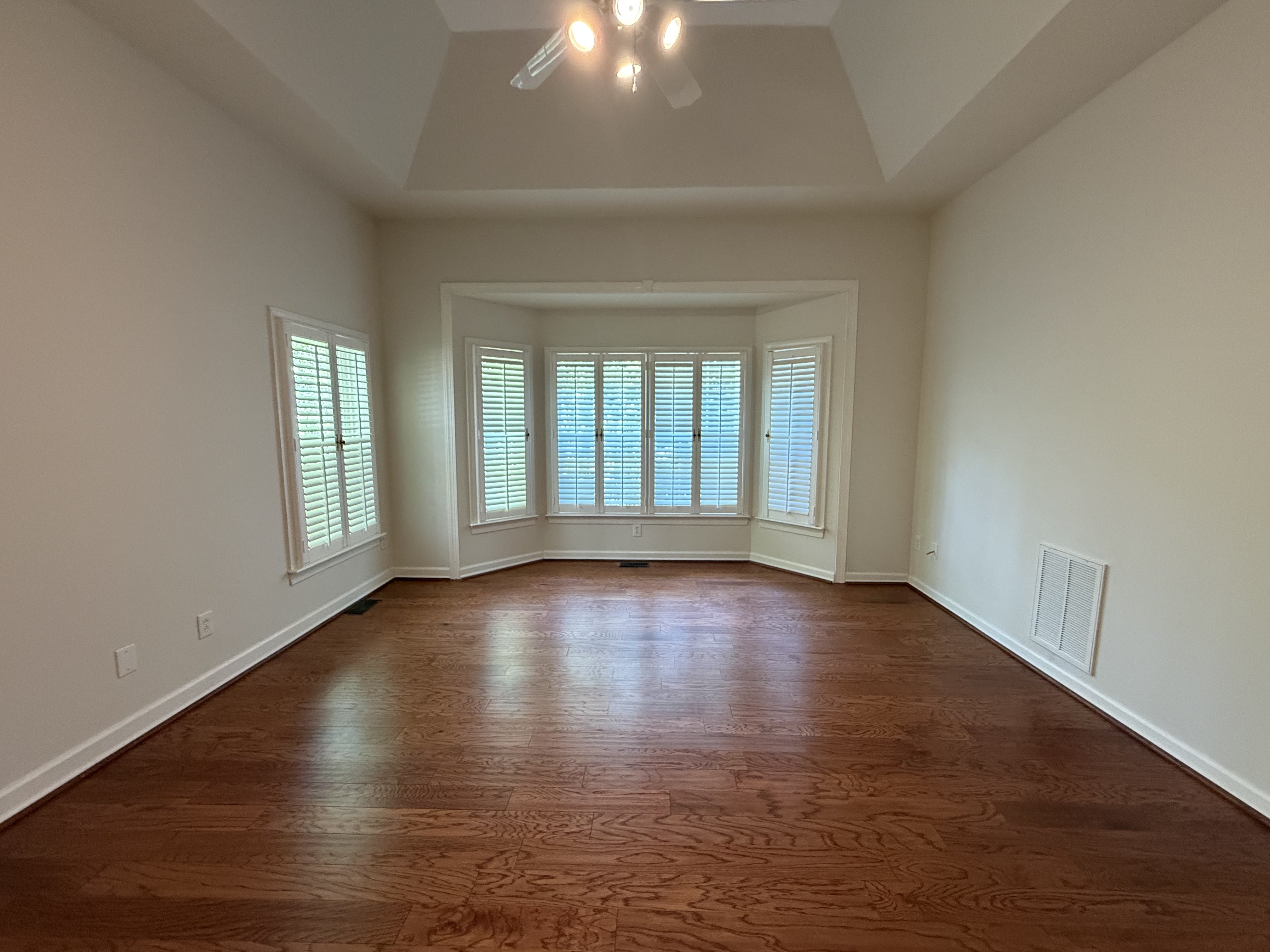 Photo 4 of 40 of 12212 Ashton Woods Ln, Raleigh, NC