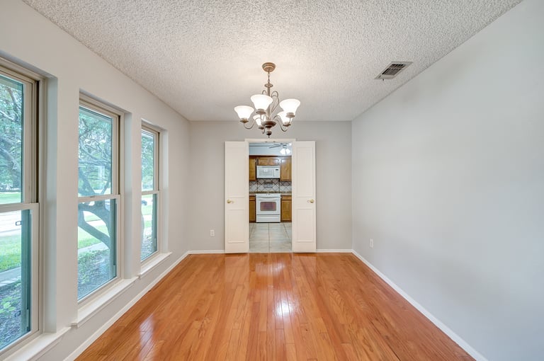 Photo 3 of 32 - 4725 Cinnamon Hill Dr, Fort Worth, TX 76133