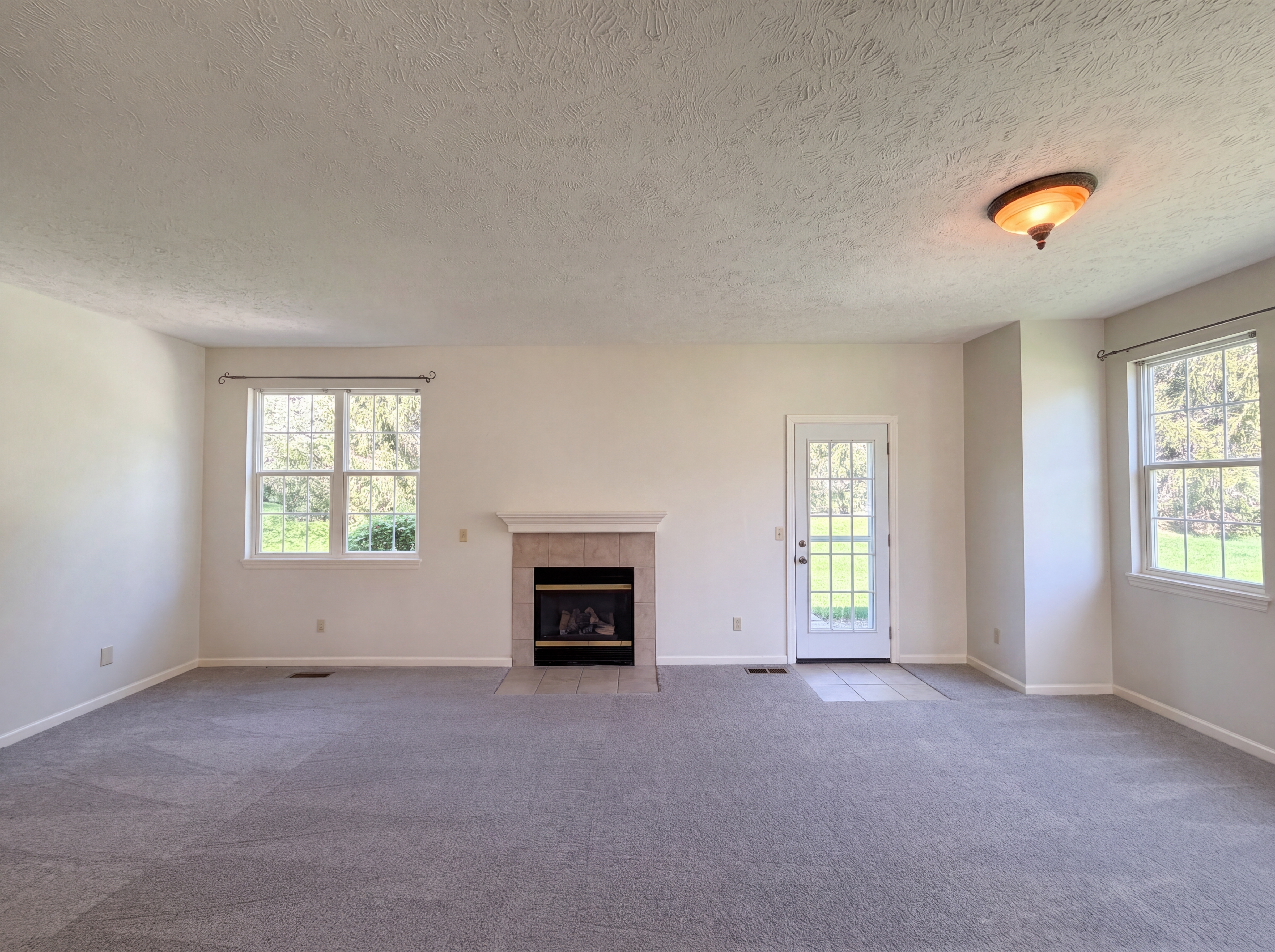 Photo 9 of 20 of 8757 Roberts Ct, Olmsted Falls, OH