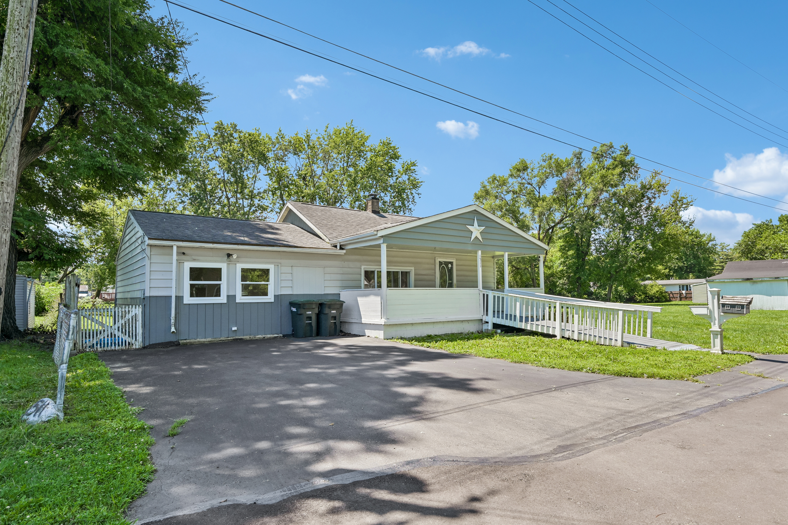Photo 20 of 23 of 1511 E 20th St, Muncie, IN