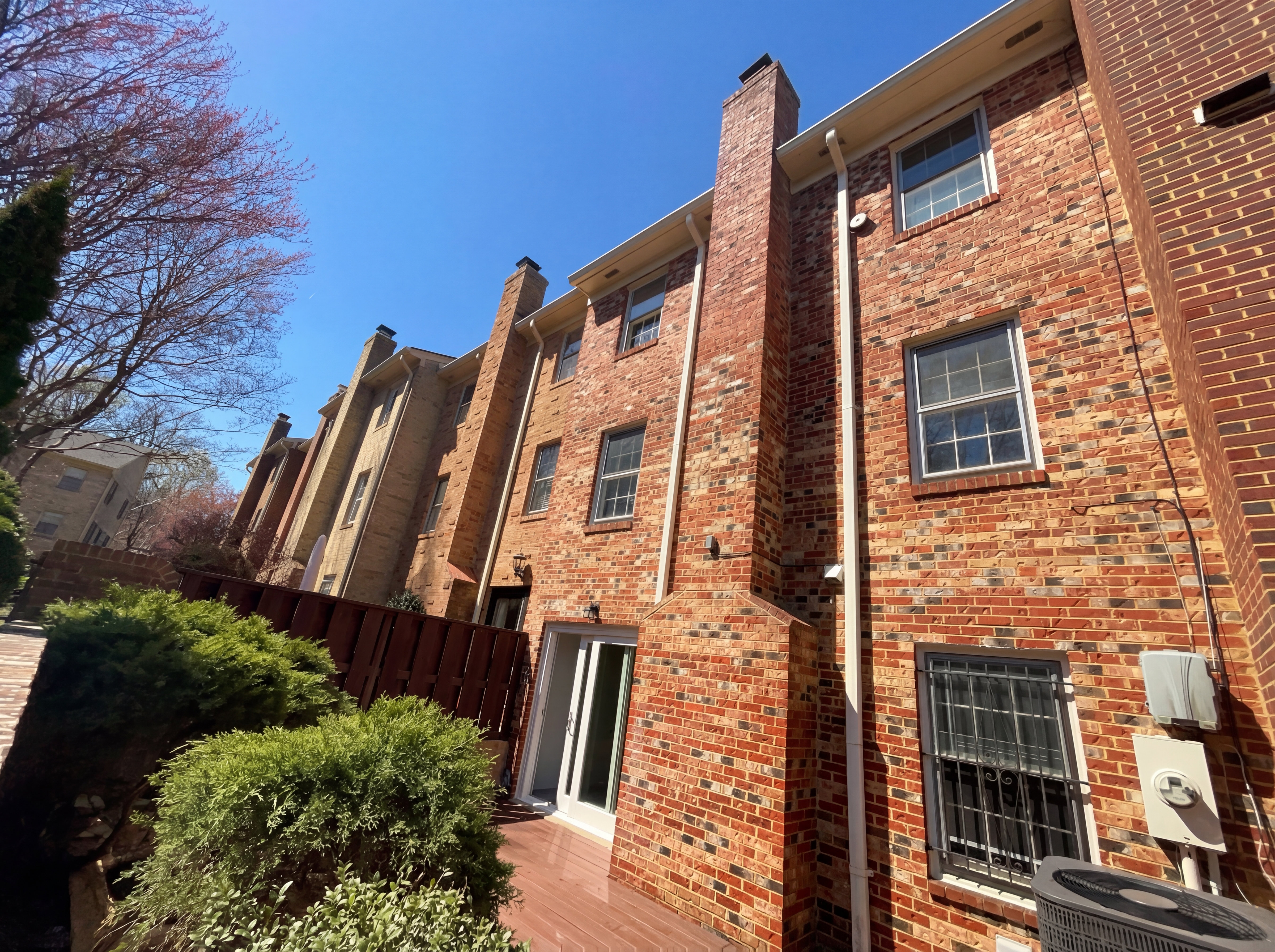 Photo 31 of 44 of 645 N Armistead St, Alexandria, VA