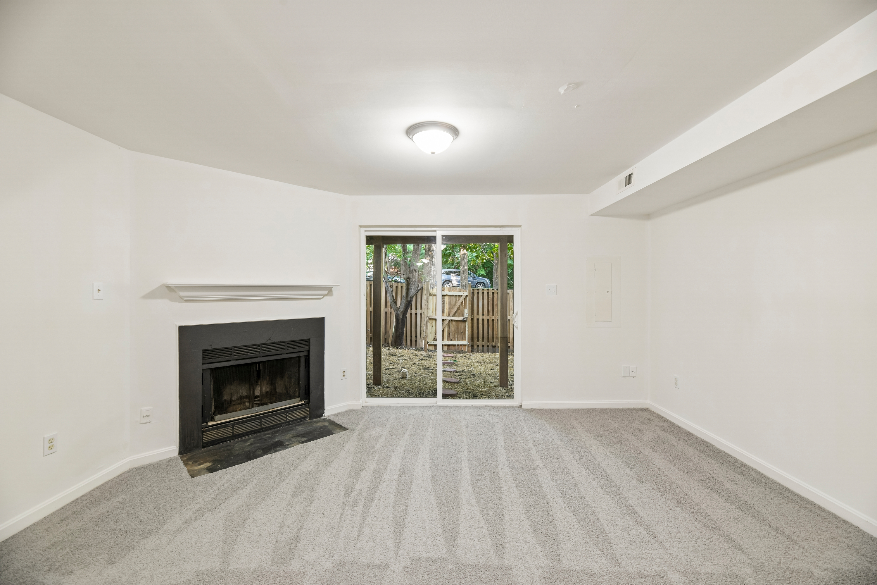 Photo 16 of 37 of 6866 Chasewood Cir, Centreville, VA