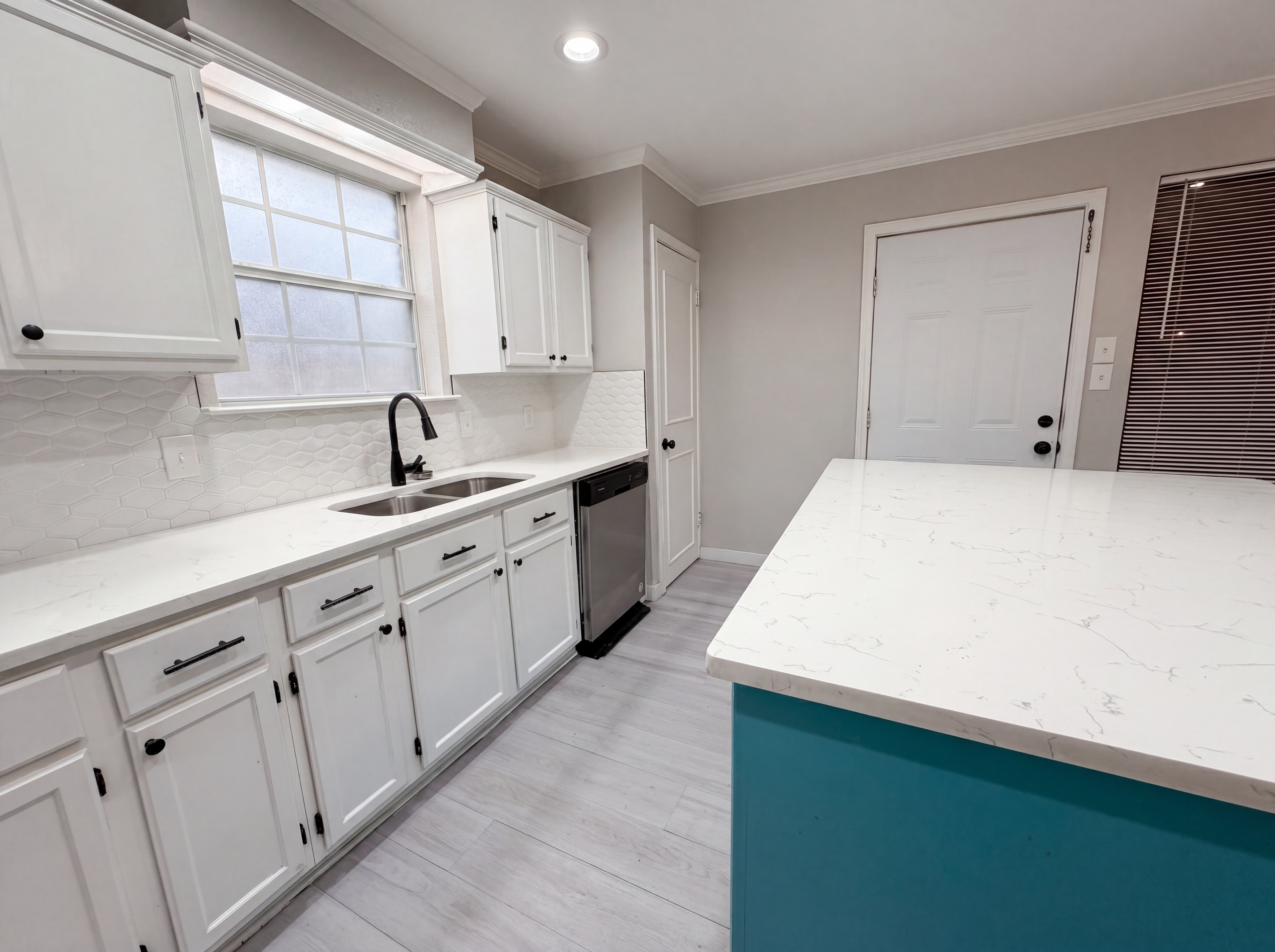 Photo 7 of 18 of 13214 Deepwater Cir, Corpus Christi, TX