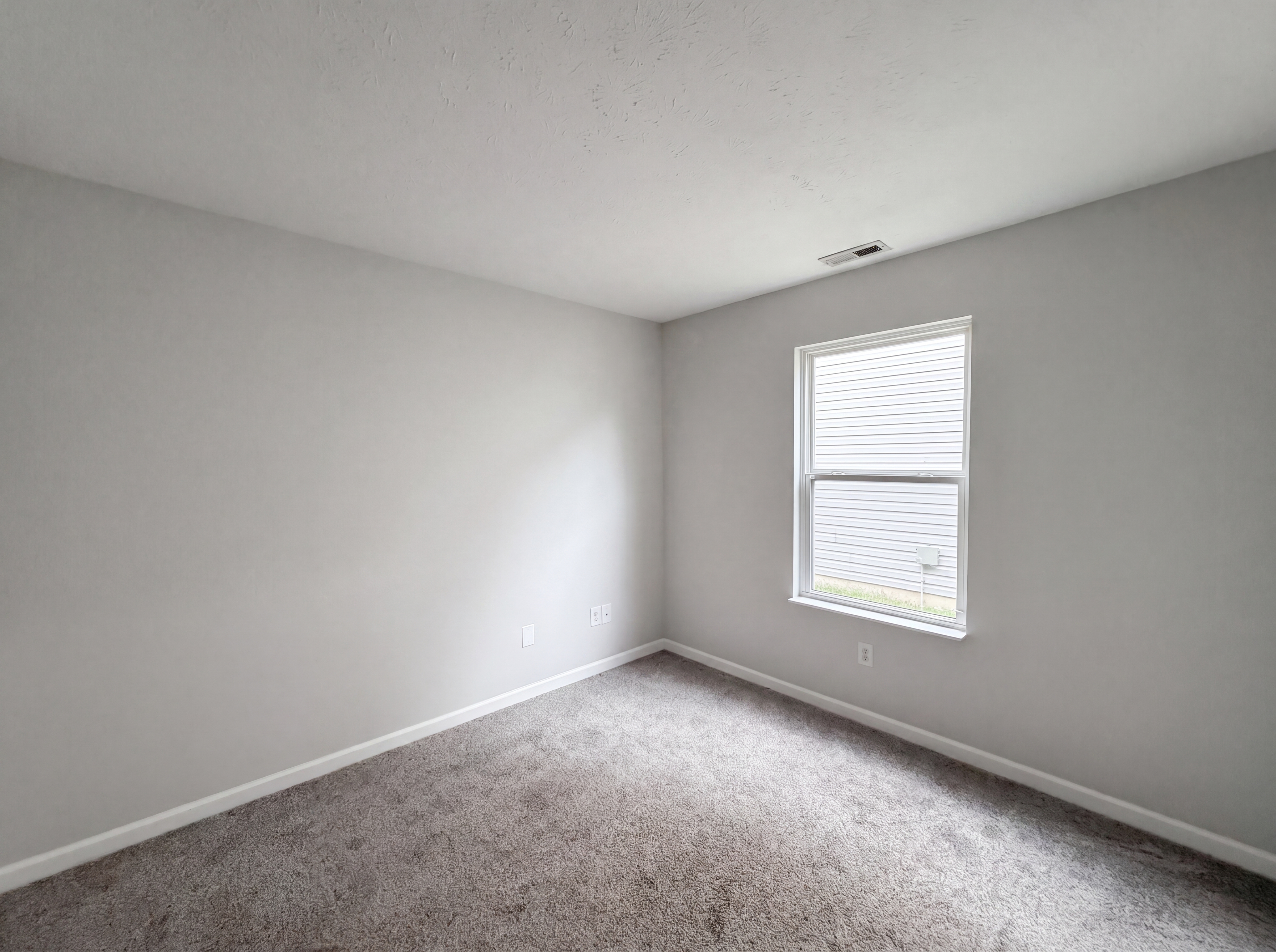Photo 11 of 17 of 8369 Sotheby Dr, Indianapolis, IN