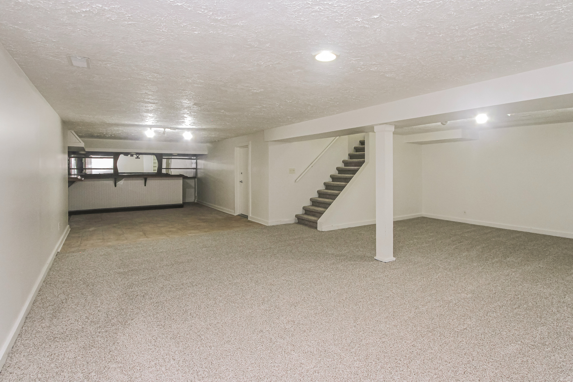 Photo 11 of 22 of 507 Armentrout Ln, Indianapolis, IN