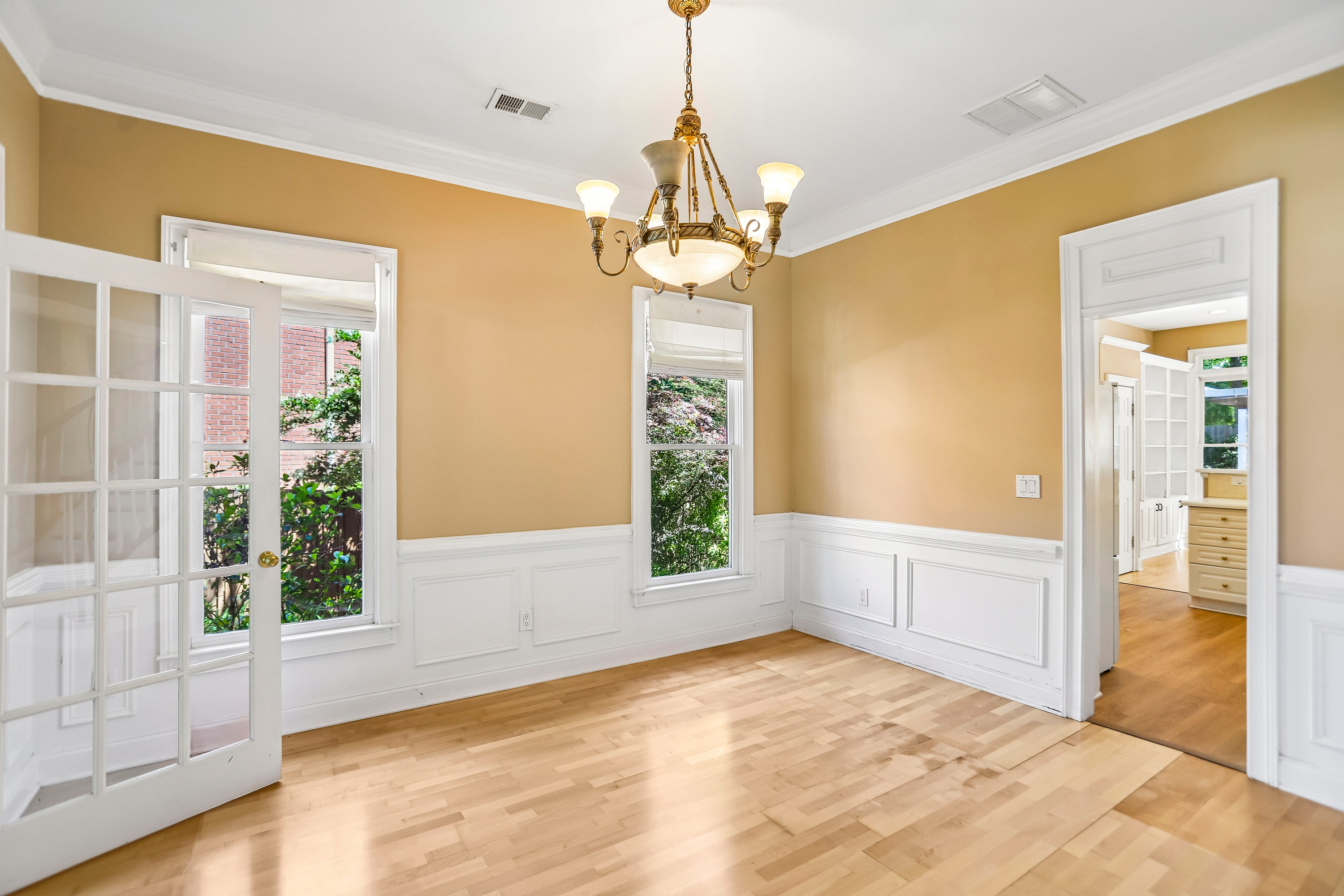 Photo 15 of 38 of 3054 Montclair Cir SE, Smyrna, GA