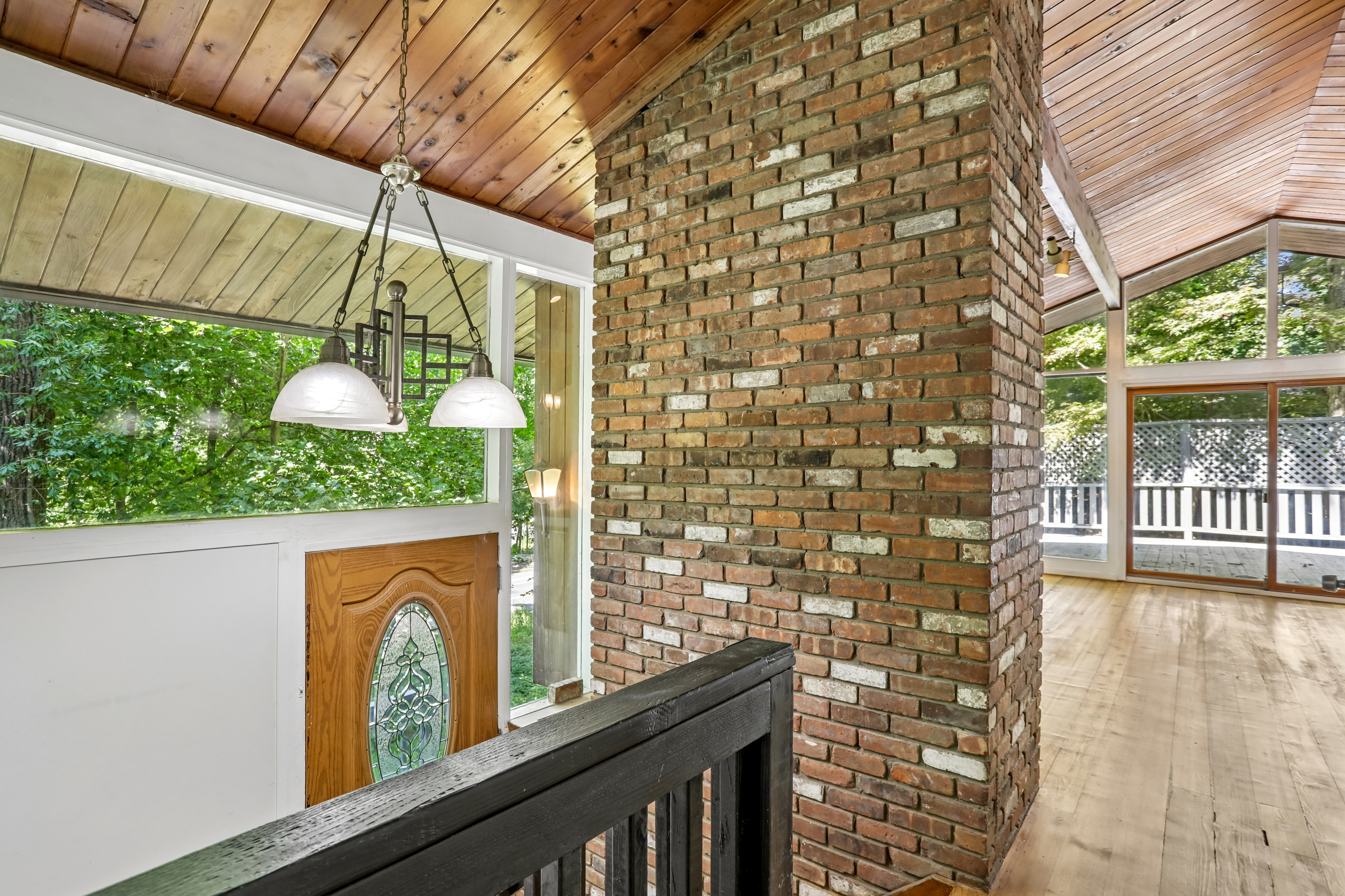 Photo 8 of 31 of 951 Haverstraw Rd, Suffern, NY