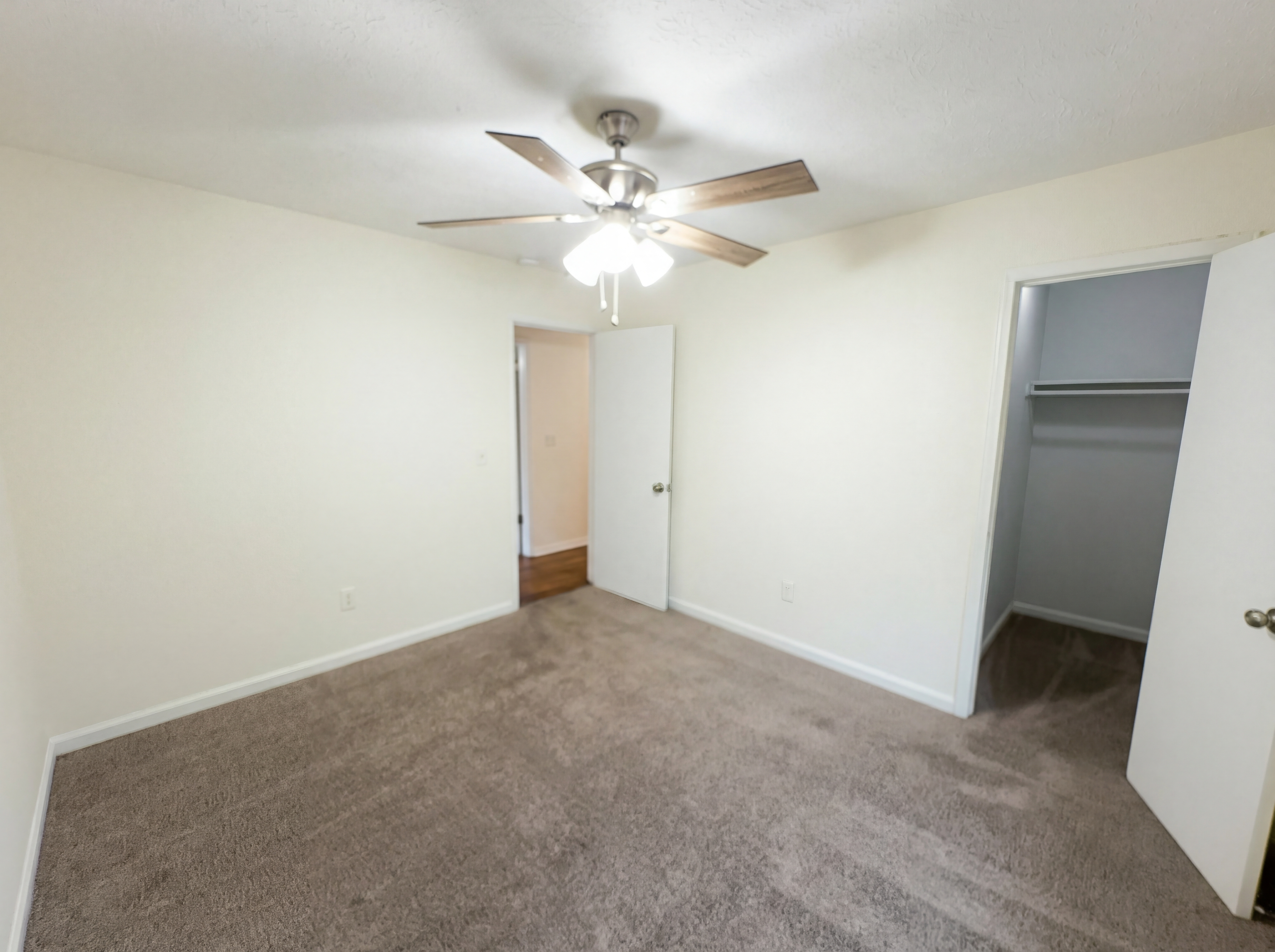 Photo 4 of 21 of 124 Creekview Dr, Woodstock, GA