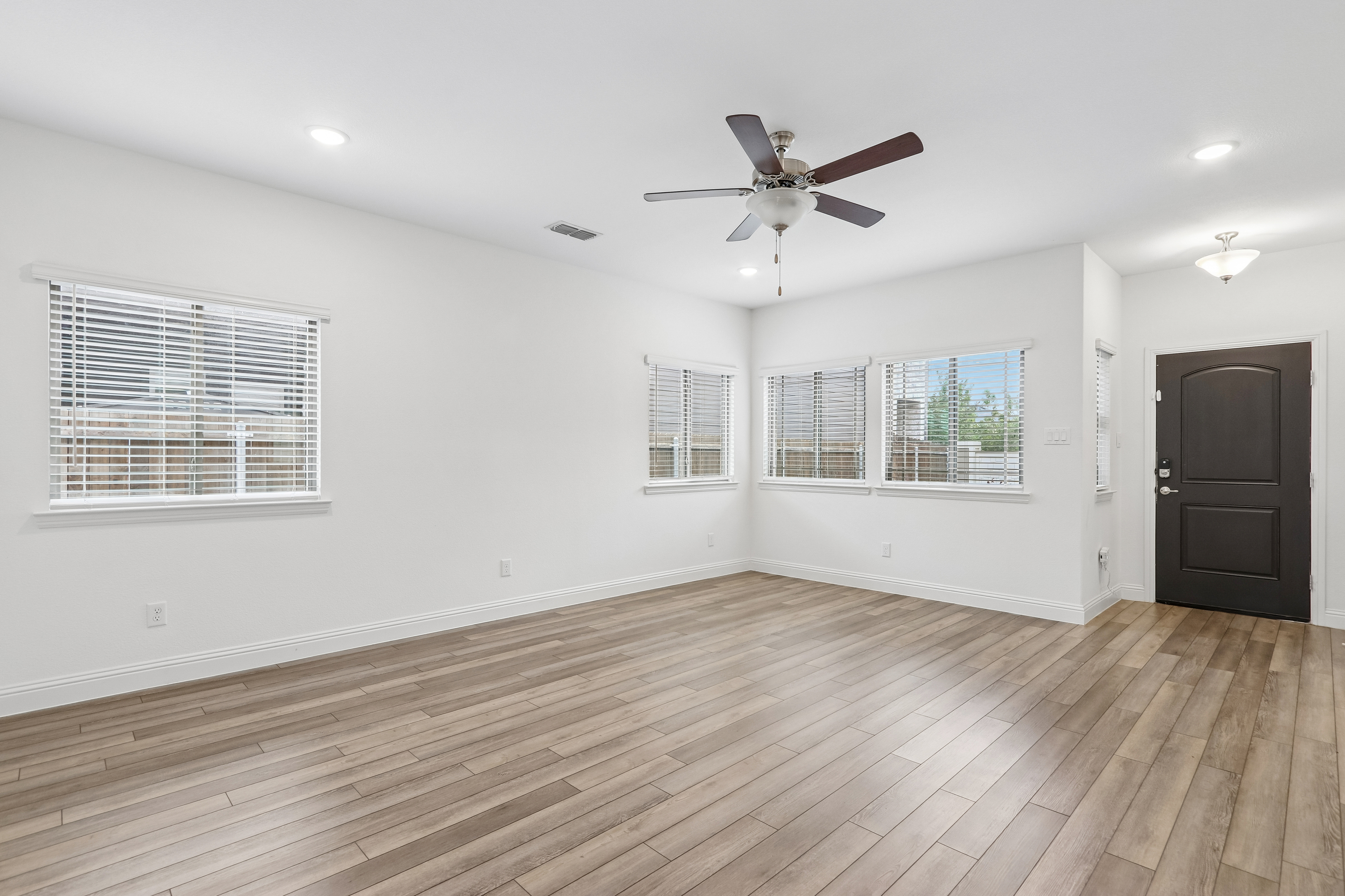 Photo 16 of 42 of 568 Val Verde St, Aubrey, TX