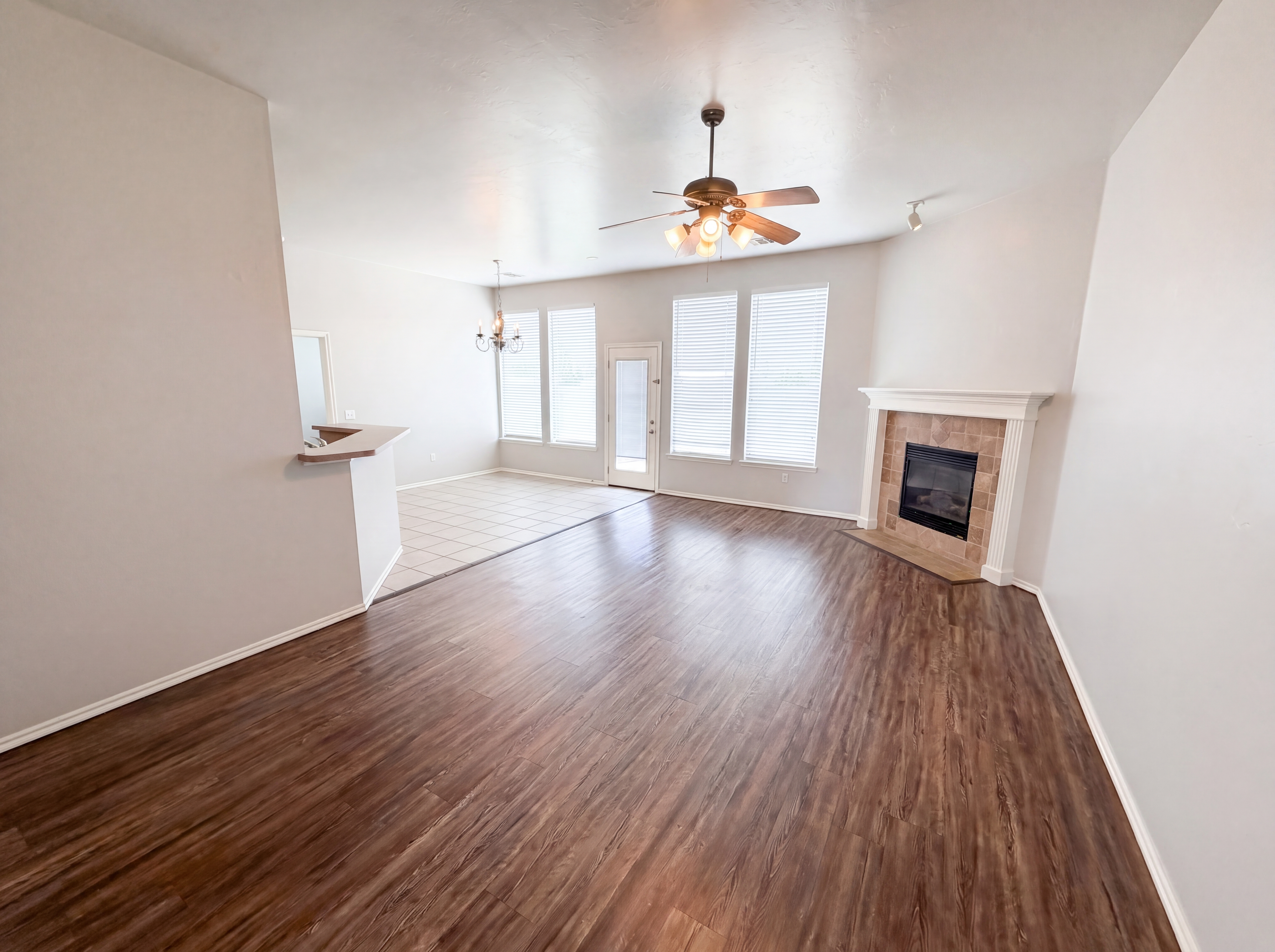 Photo 3 of 16 of 613 Applewood St, Moore, OK