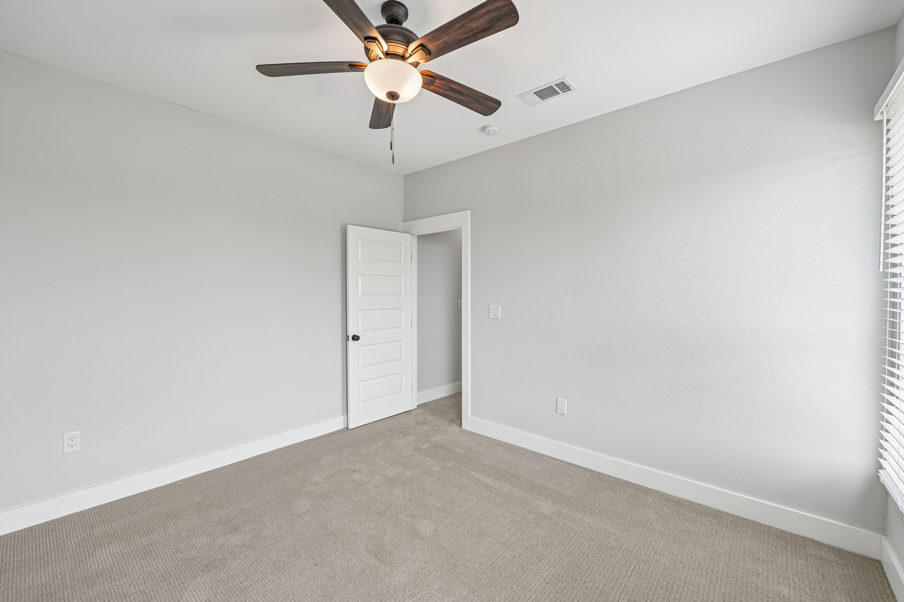 Photo 20 of 44 of 681 Davenport Dr, Waxahachie, TX