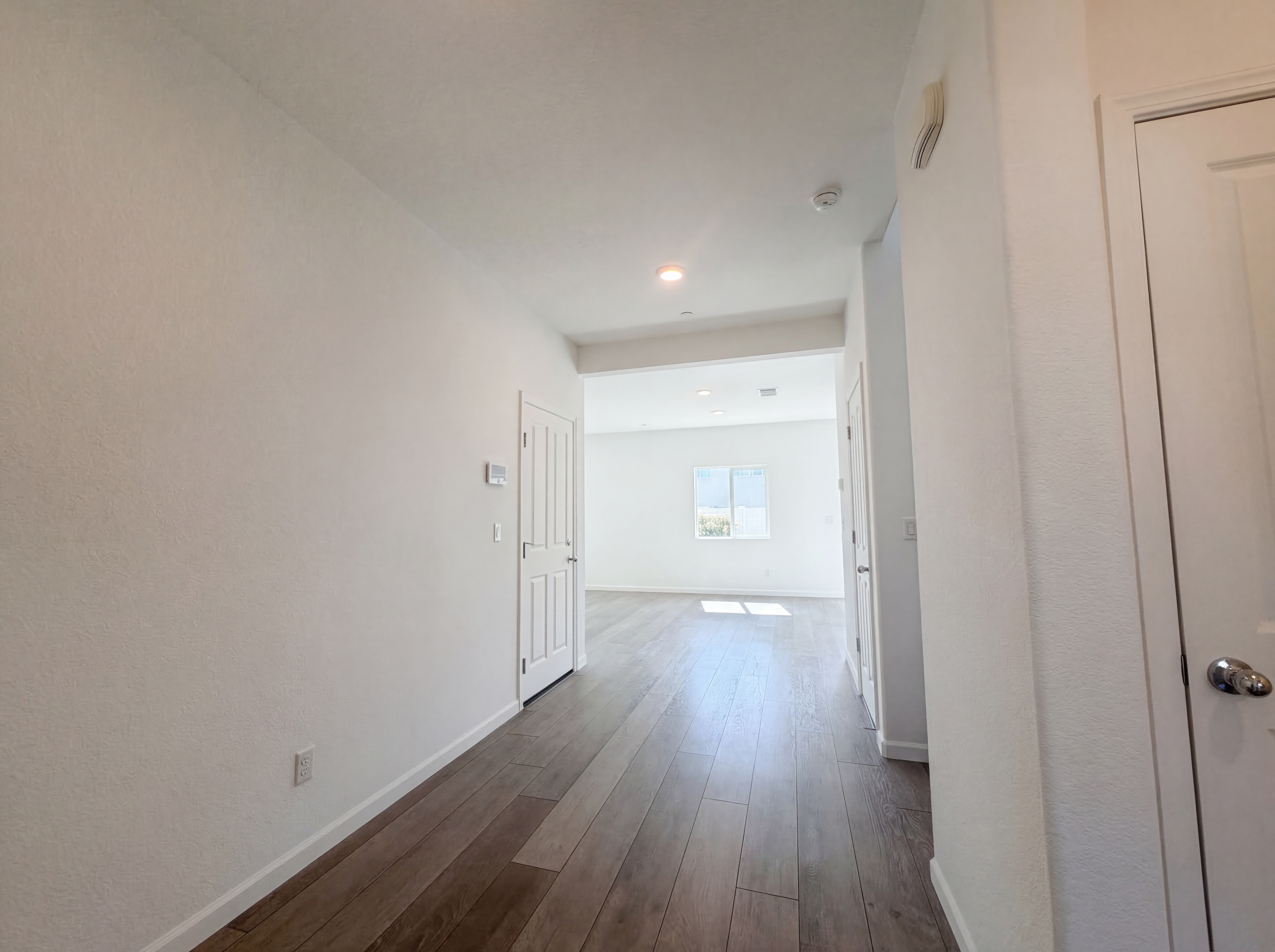 Photo 14 of 46 of 1176 Willow Hill Ave, Sacramento, CA