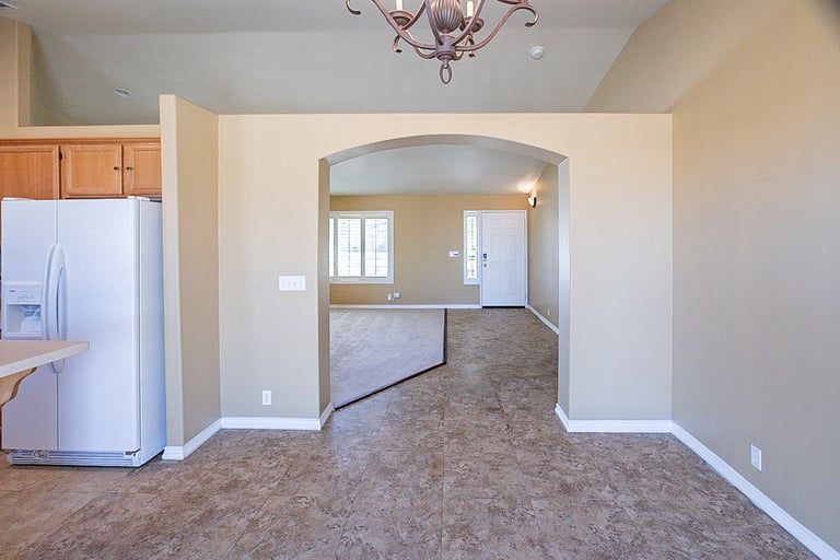 Photo 11 of 23 - 21250 Seibel Ln, Apple Valley, CA 92308