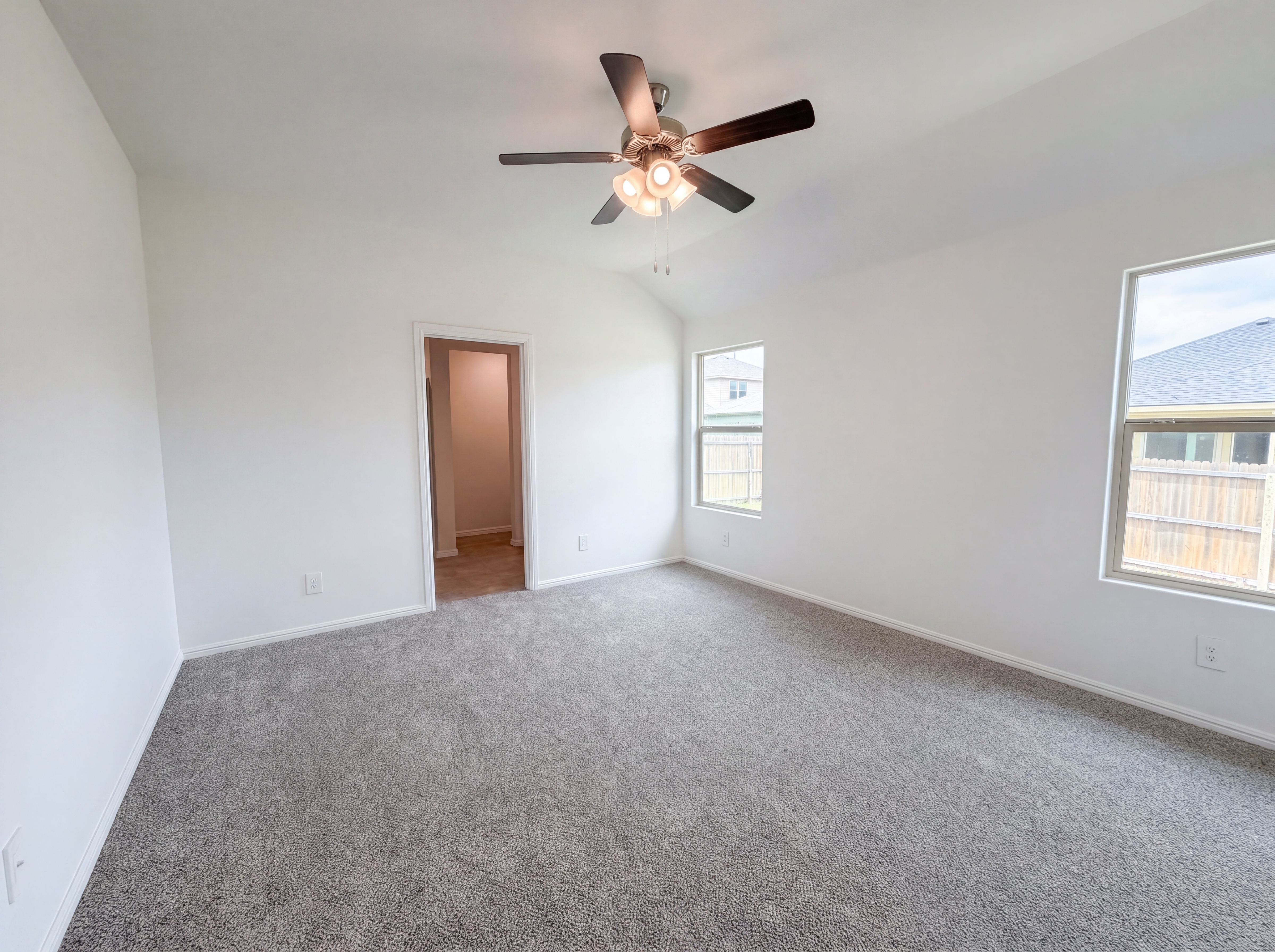Photo 4 of 16 of 13592 Gunsmoke Ln, Cresson, TX