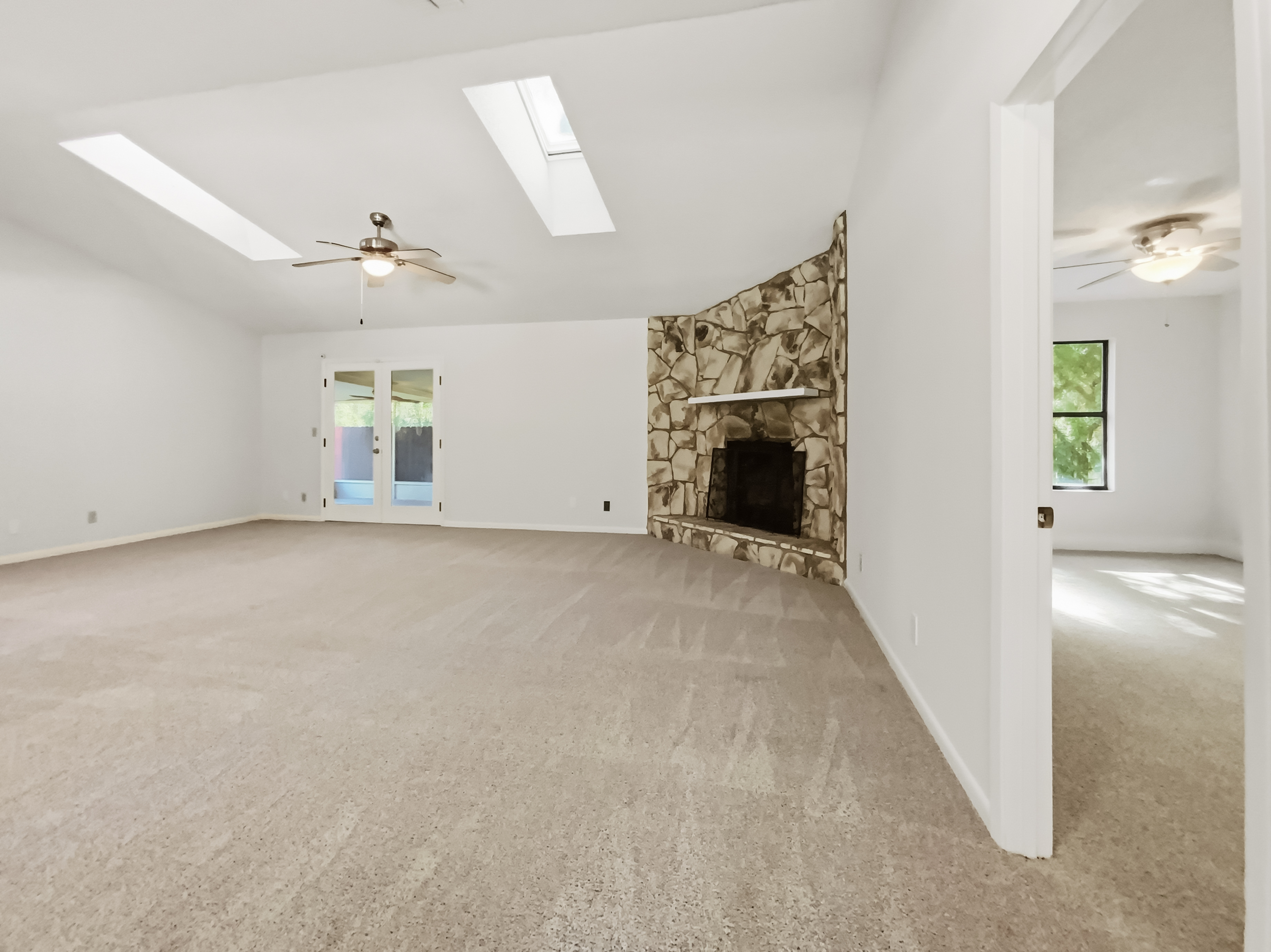 Photo 9 of 22 of 2440 Deloach Ln, Jacksonville, FL
