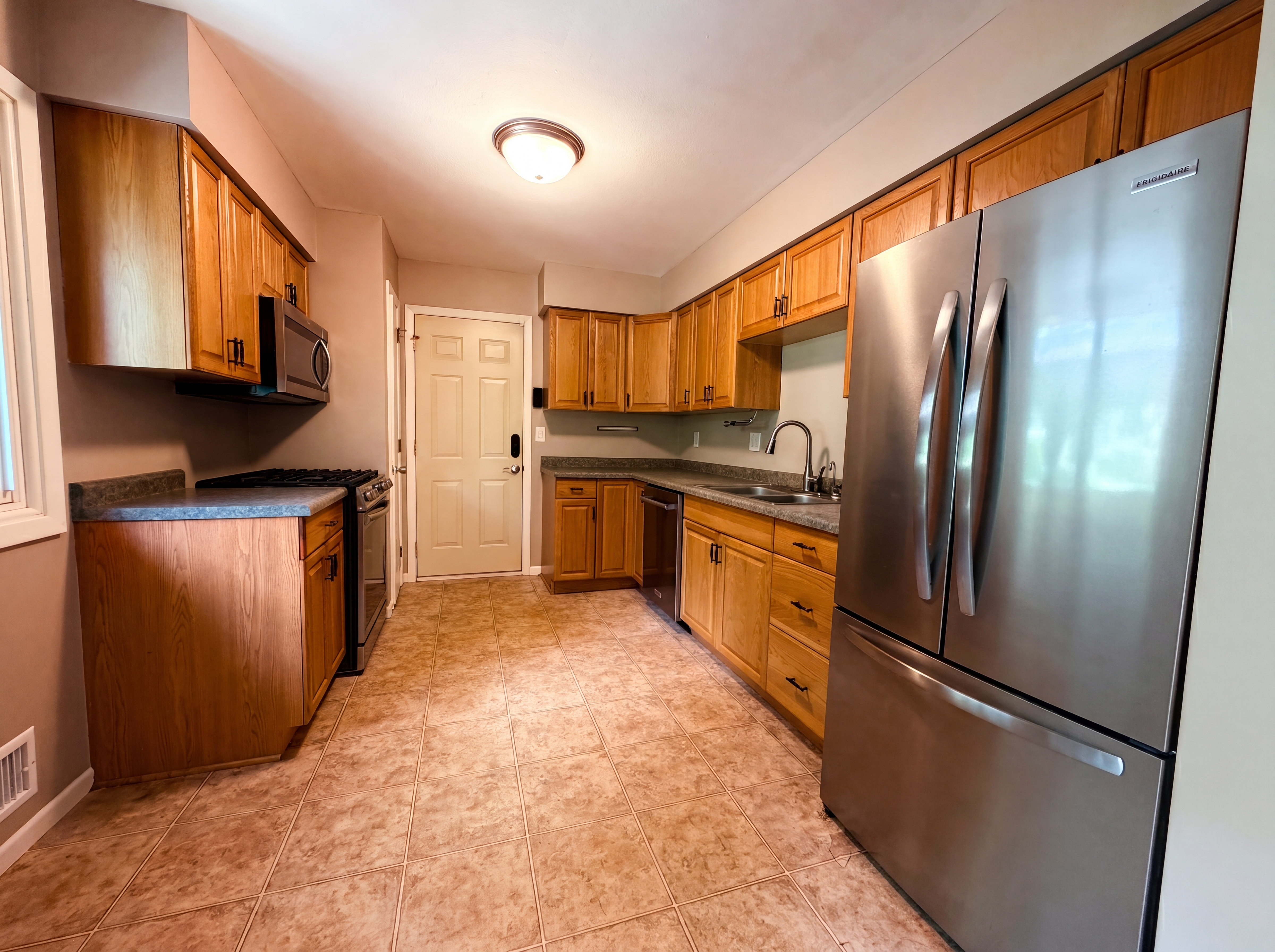 Photo 2 of 24 of 18220 Duck Lake Trl, Eden Prairie, MN