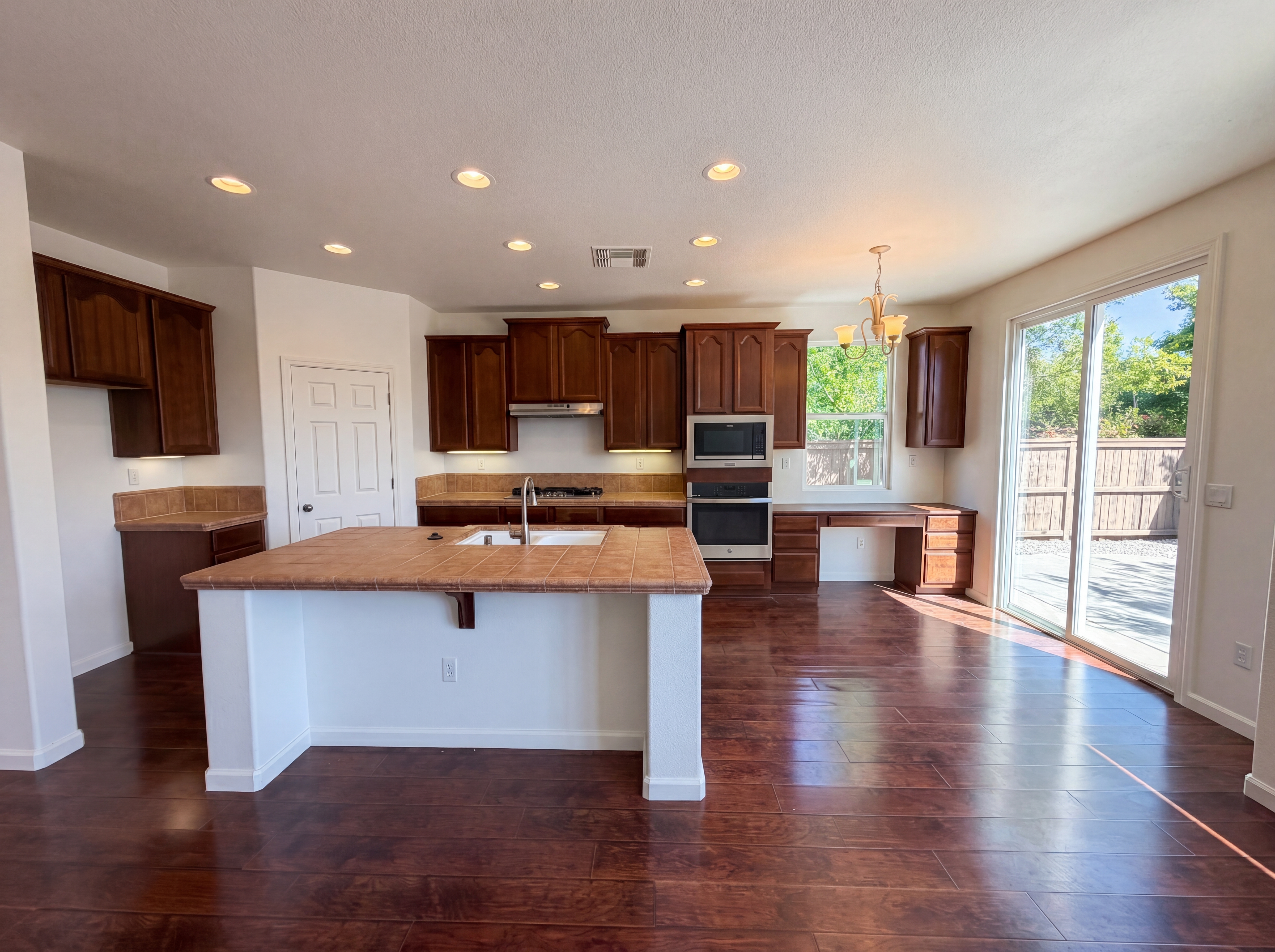 Photo 2 of 28 of 4658 Tramezzo Way, El Dorado Hills, CA