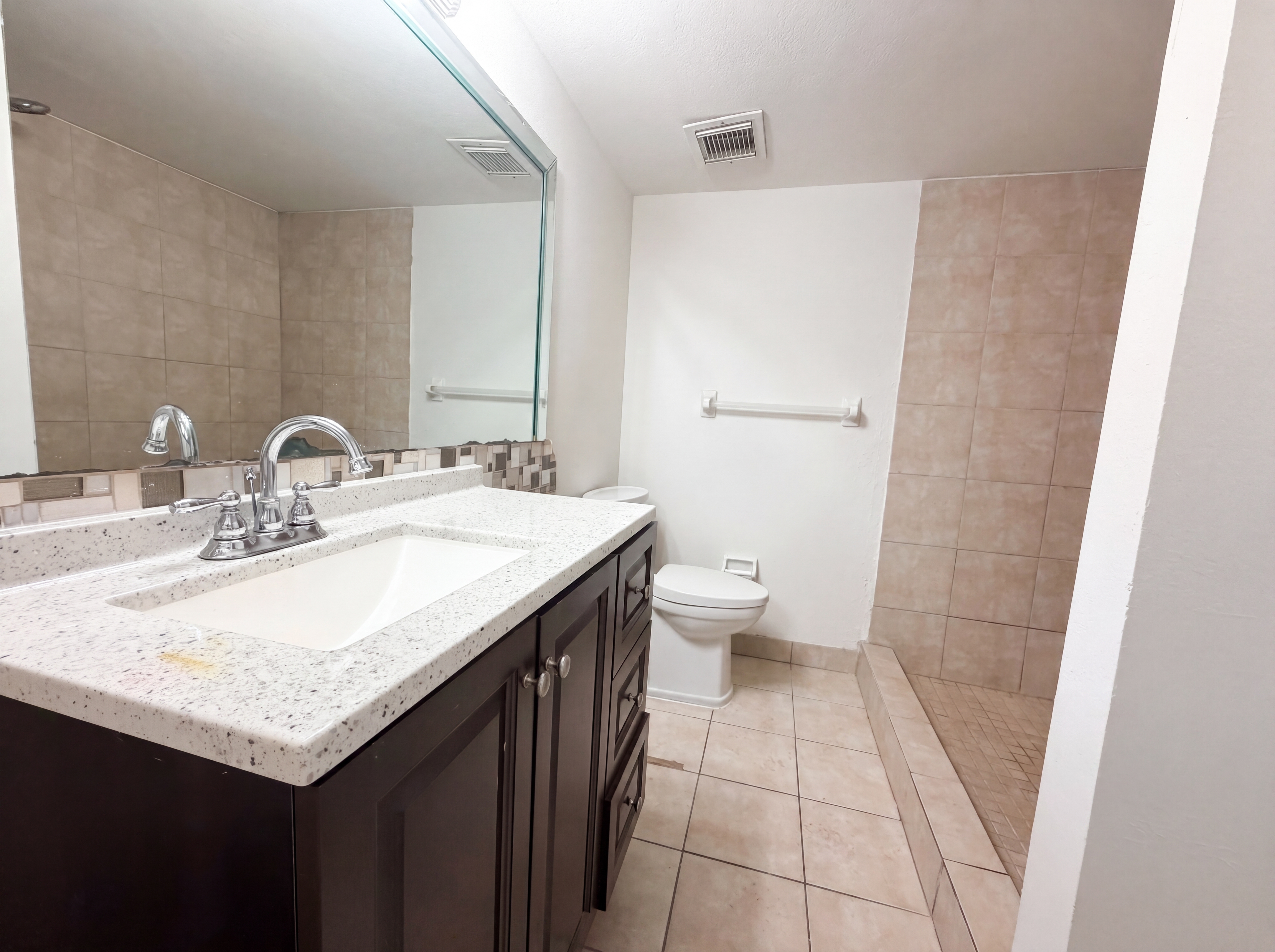 Photo 15 of 18 of 2737 S Oakland Forest Dr, Oakland Park, FL