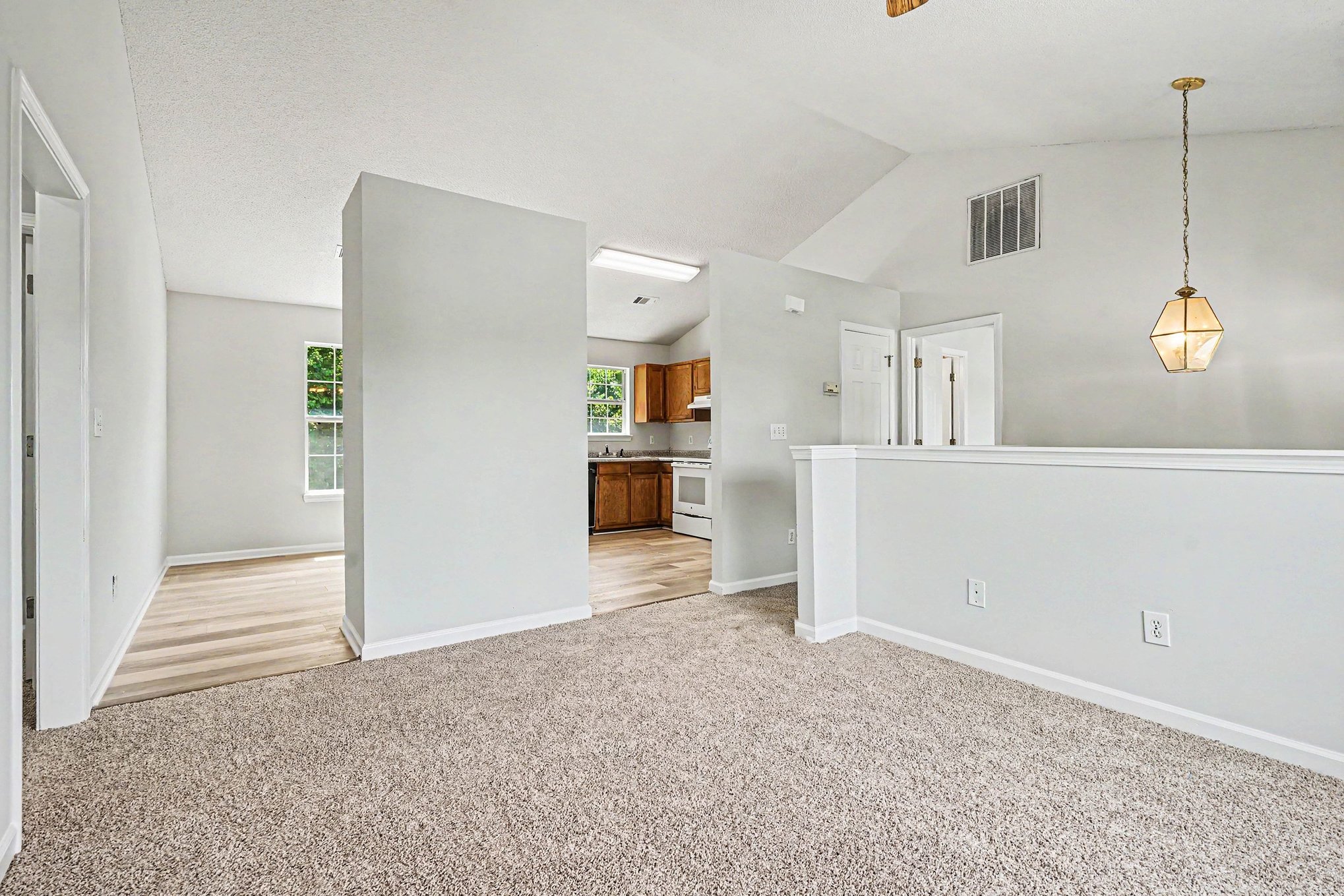 Photo 3 of 19 of 4967 McKinley Dr, Lula, GA
