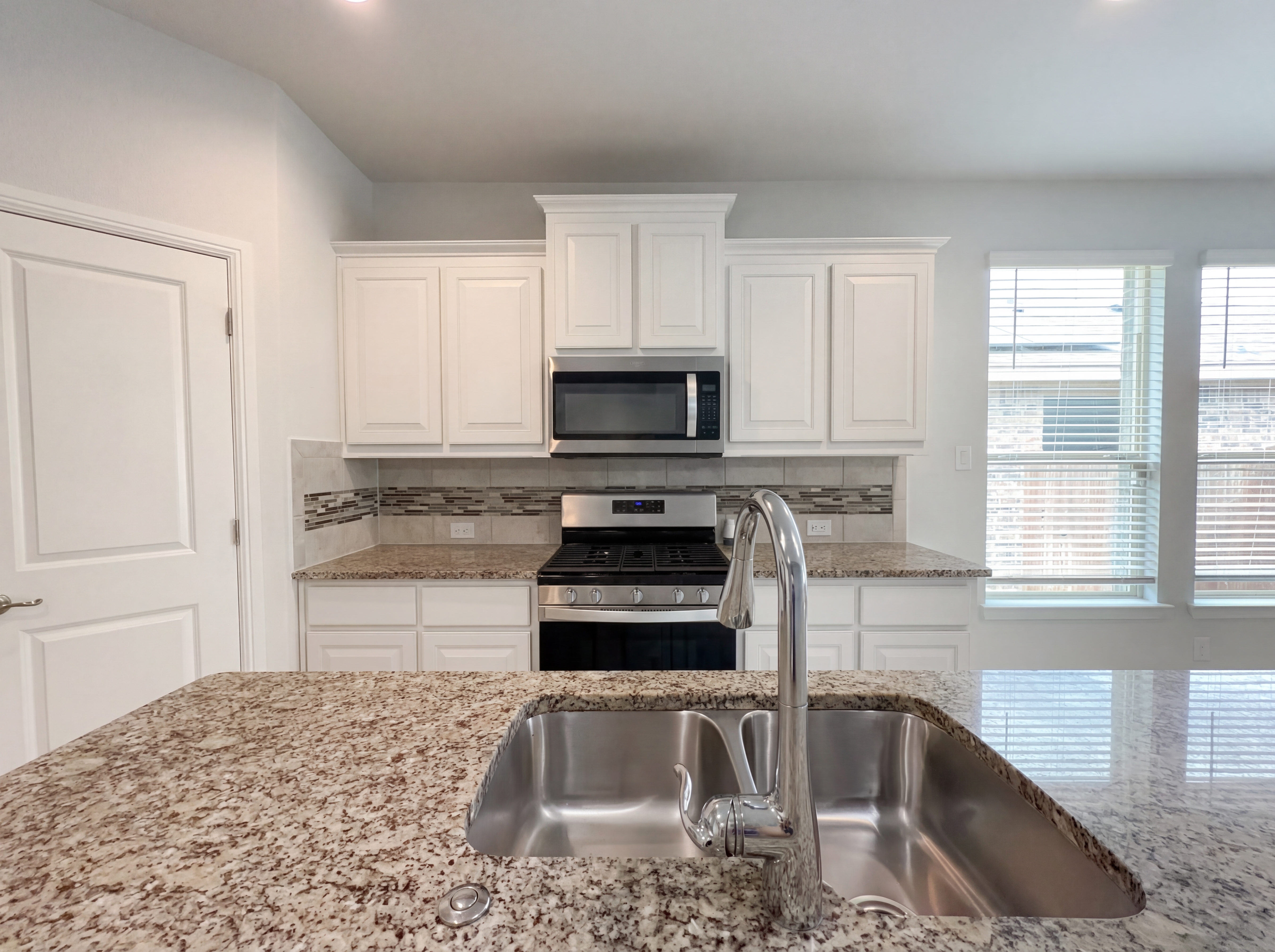 Photo 8 of 16 of 2520 Allview Ln, Red Oak, TX