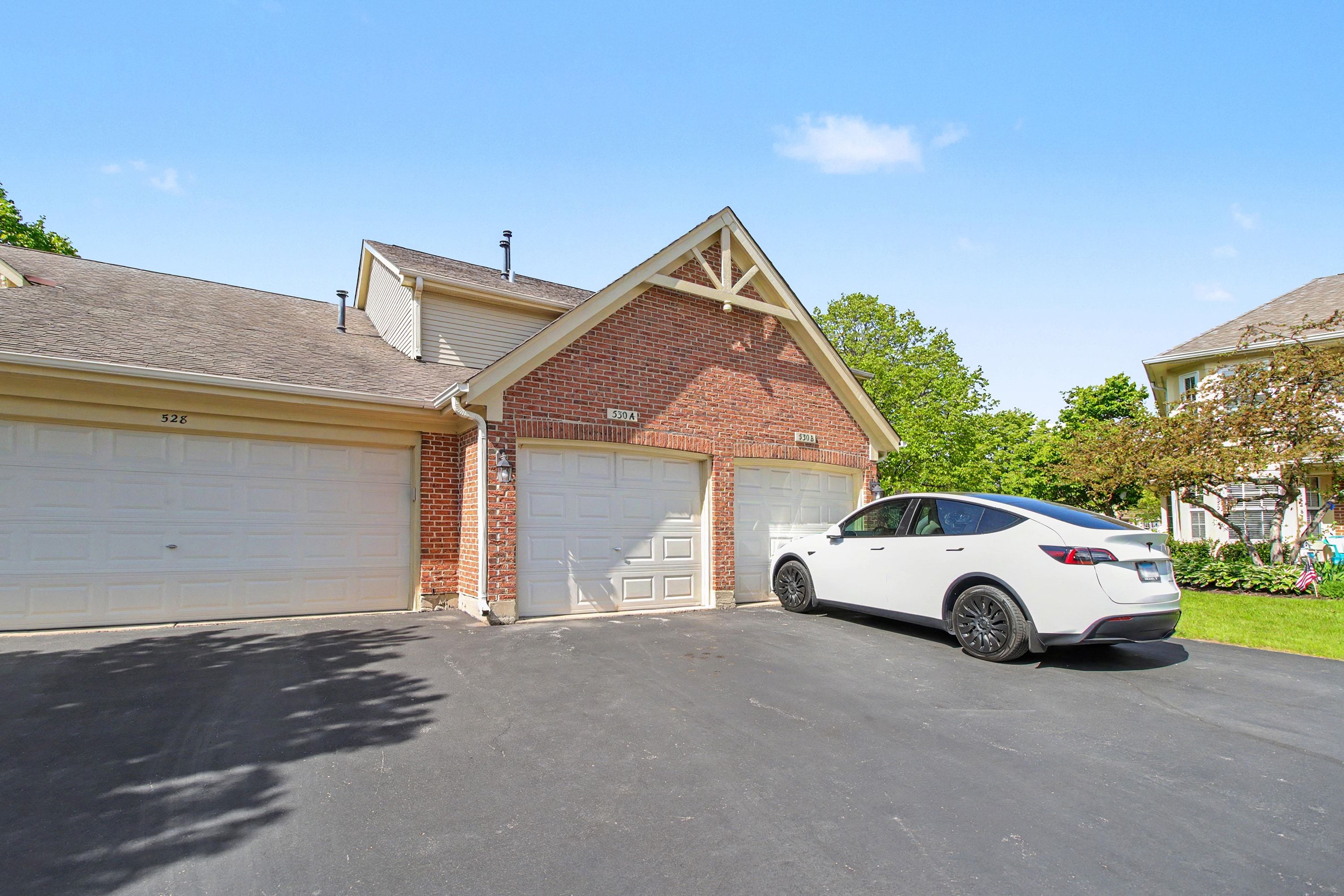 Photo 8 of 13 of 530A Pembrook Ct S, Crystal Lake, IL