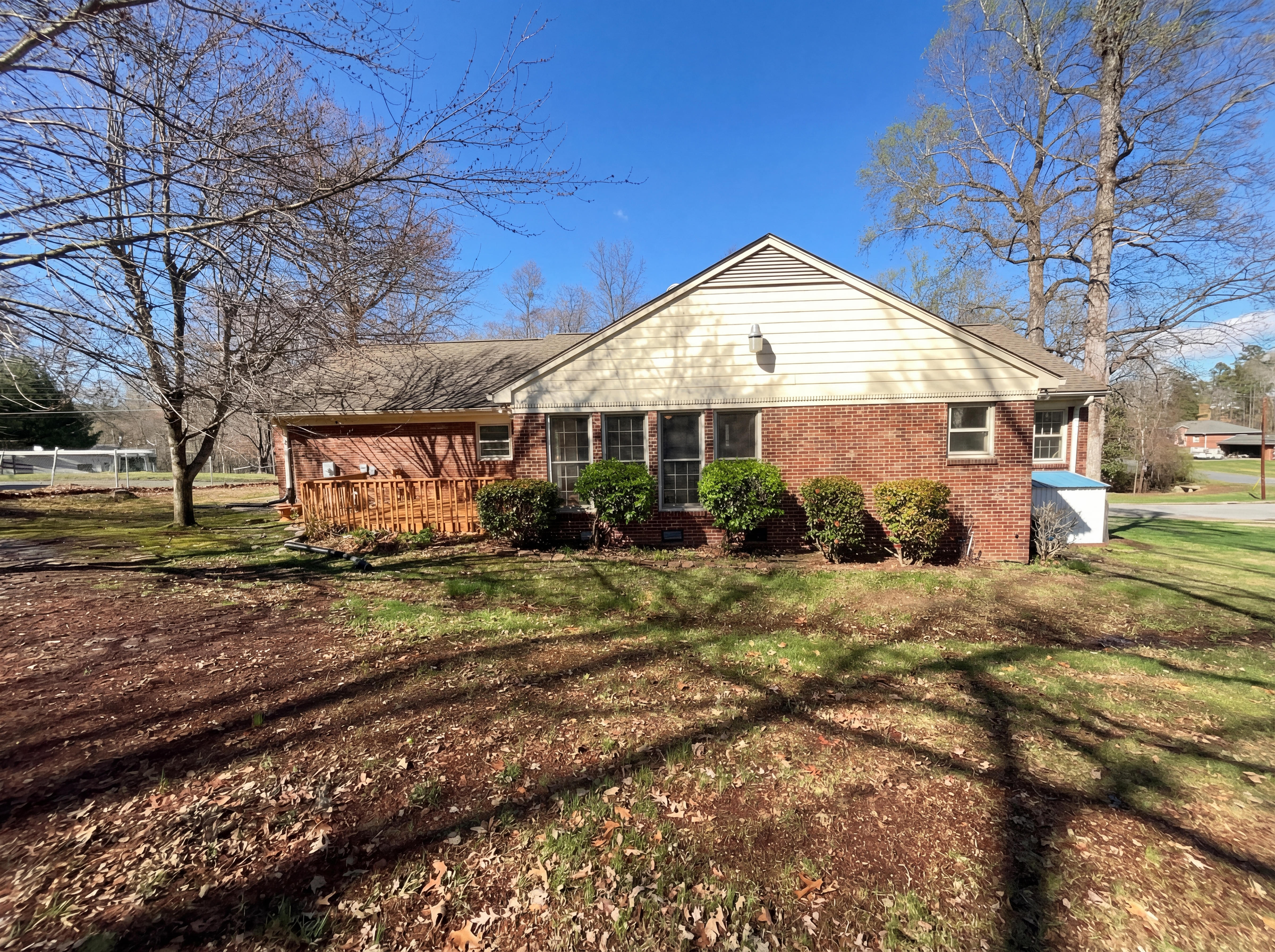 Photo 5 of 24 of 707 Willowmoore Ave, Thomasville, NC