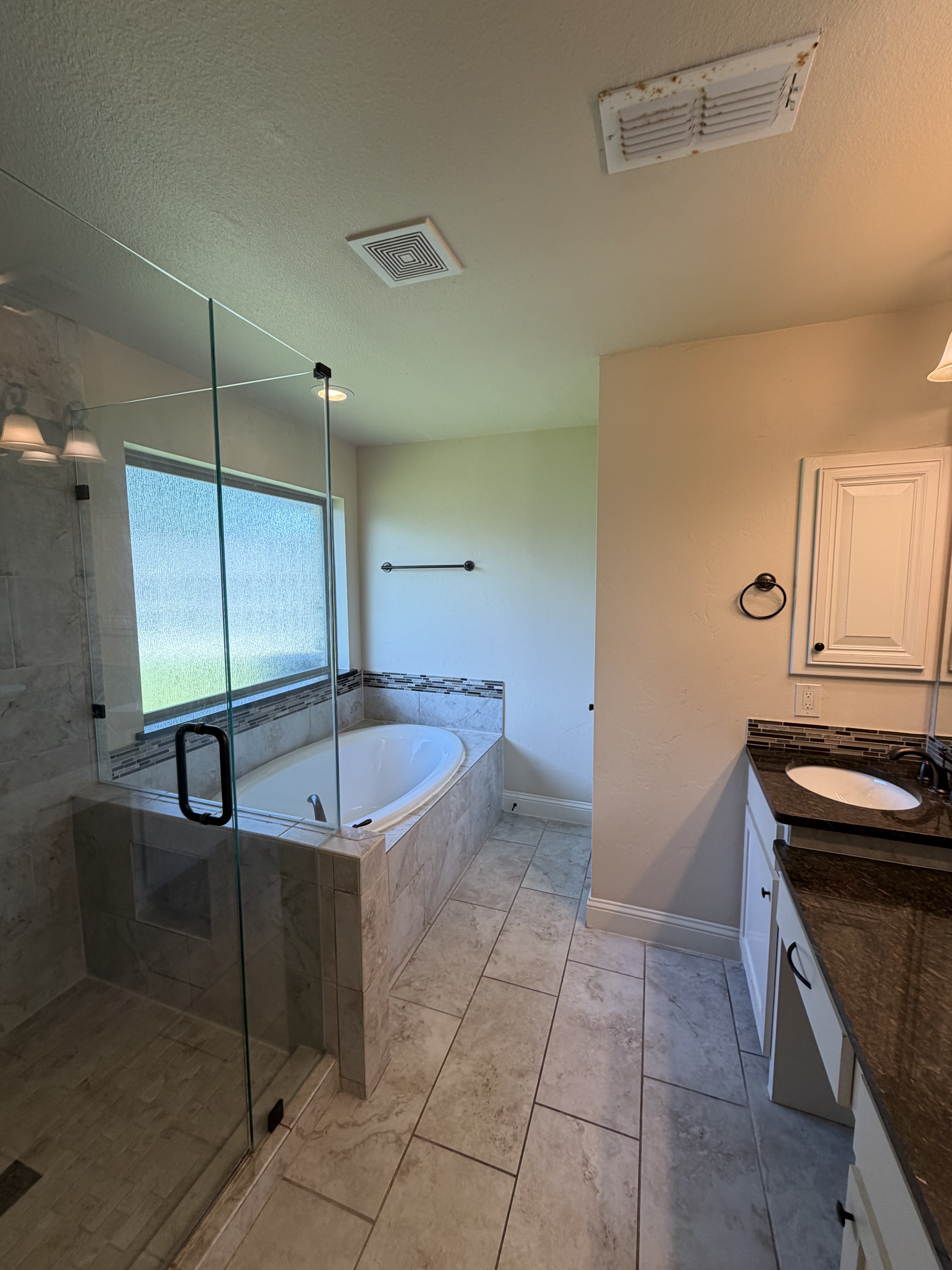 Photo 11 of 22 of 3032 Laguna Dr, Plano, TX