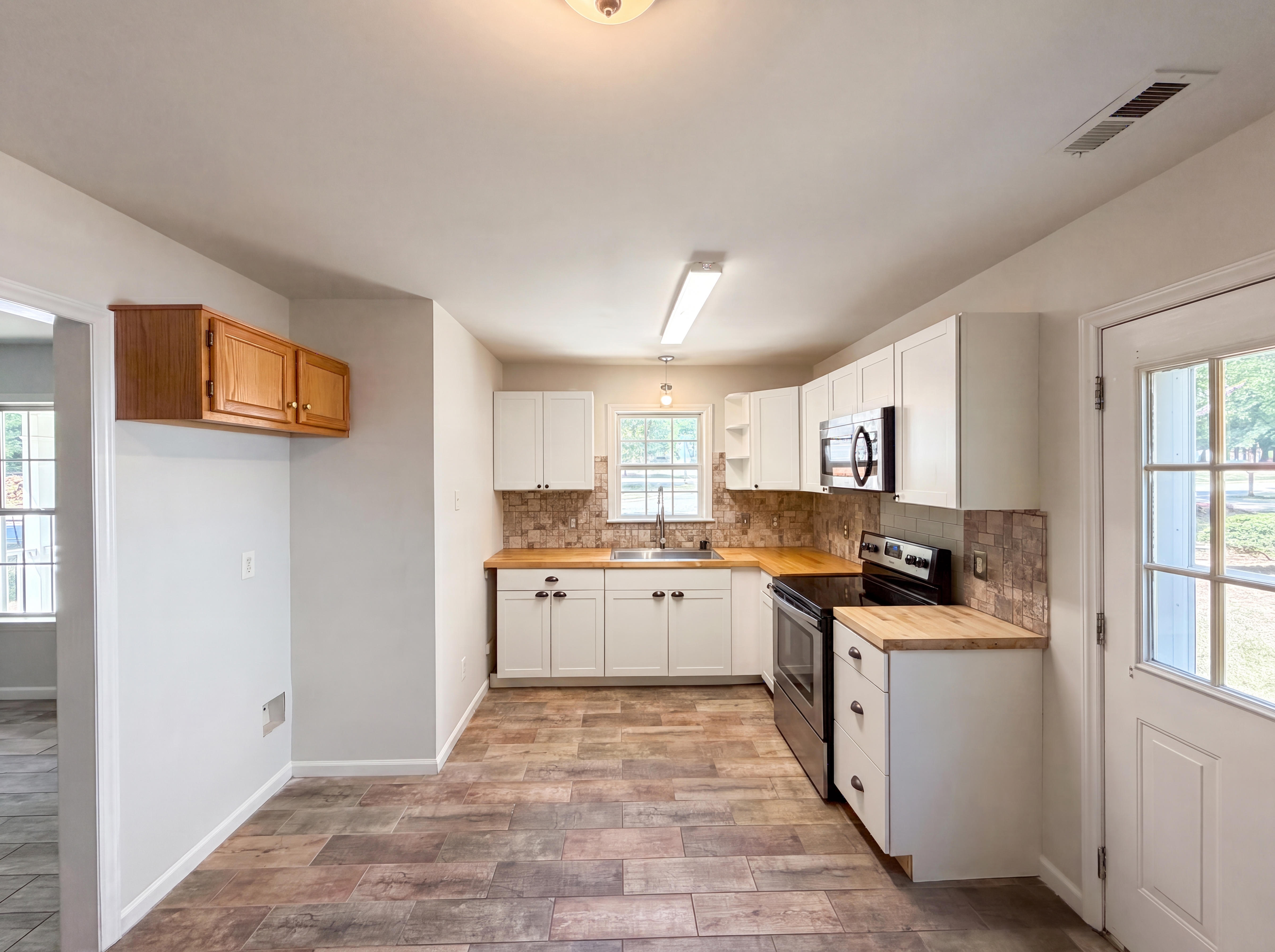 Photo 2 of 17 of 524 Pearce Ave, Wake Forest, NC