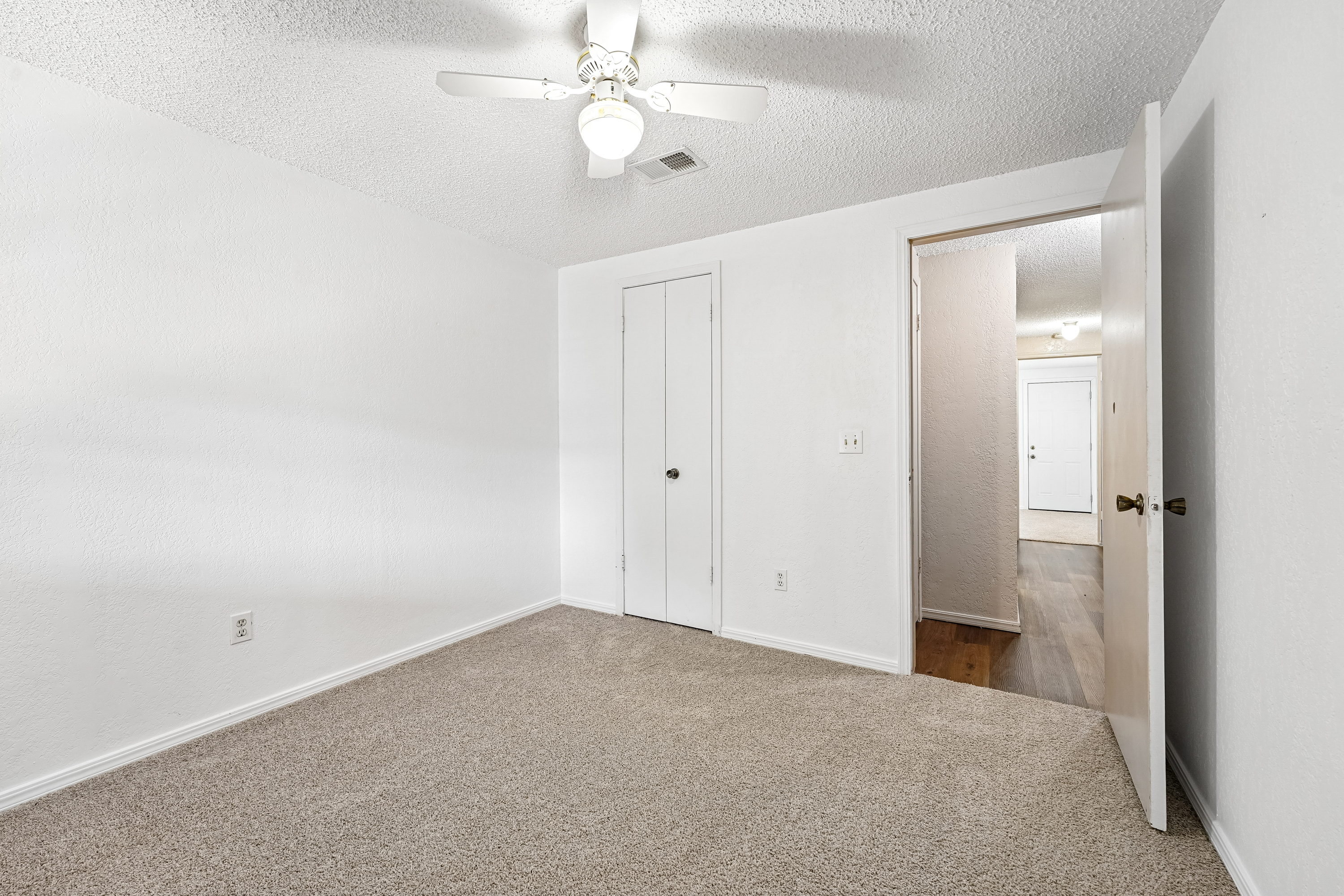 Photo 11 of 20 of 8404 S Brookline Ave, Oklahoma City, OK