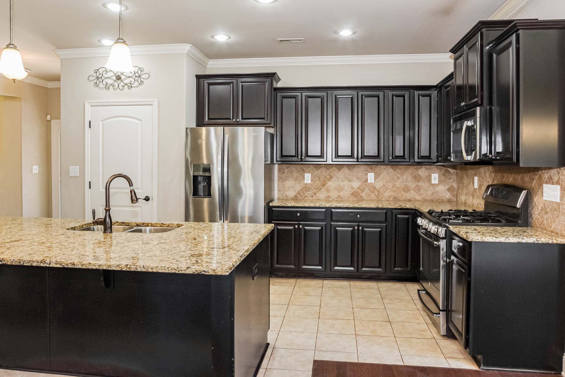 Photo 2 of 21 of 402 Mossyleaf Dr SW, Huntsville, AL