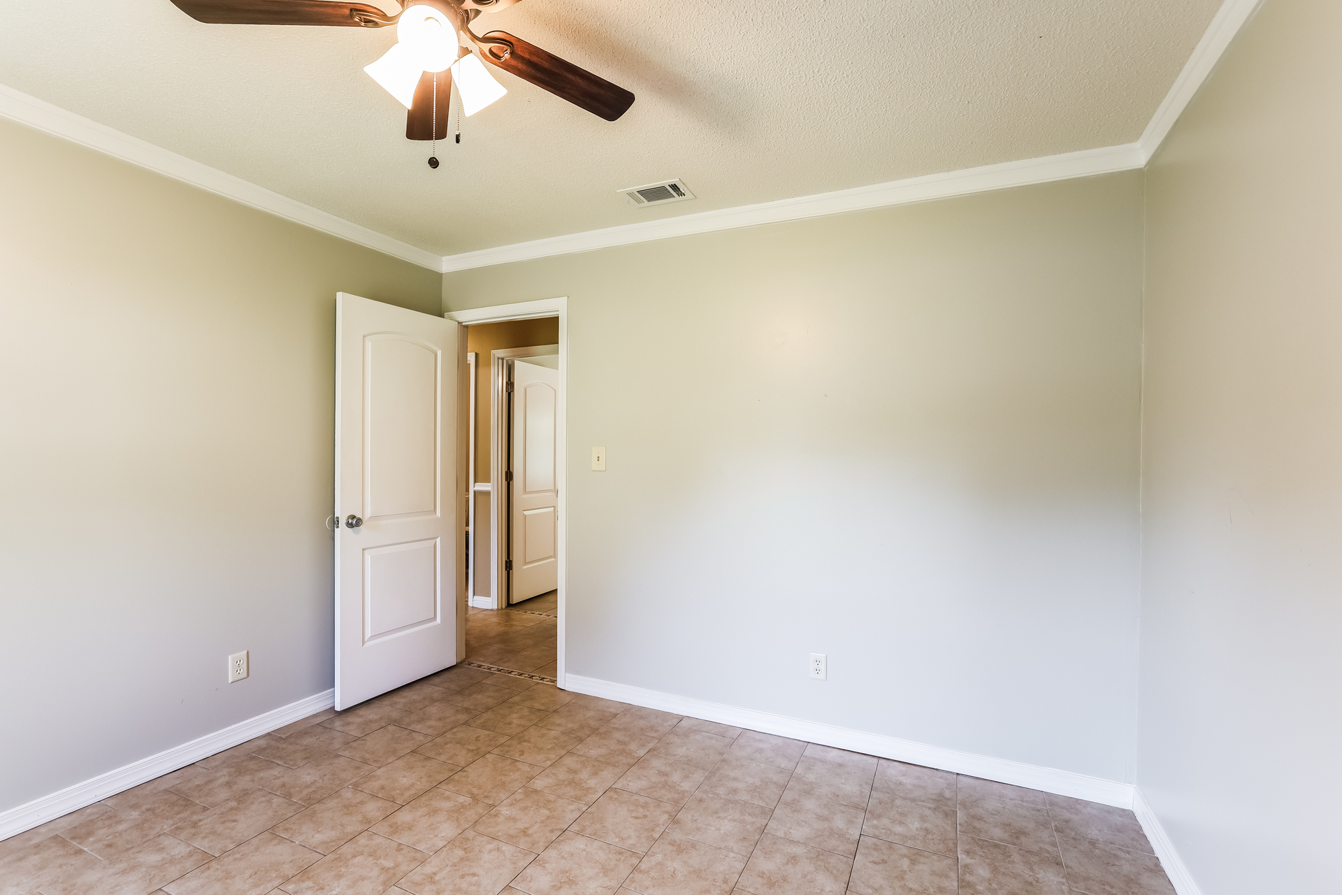 Photo 17 of 21 of 805 Ketch Ct, Hinesville, GA