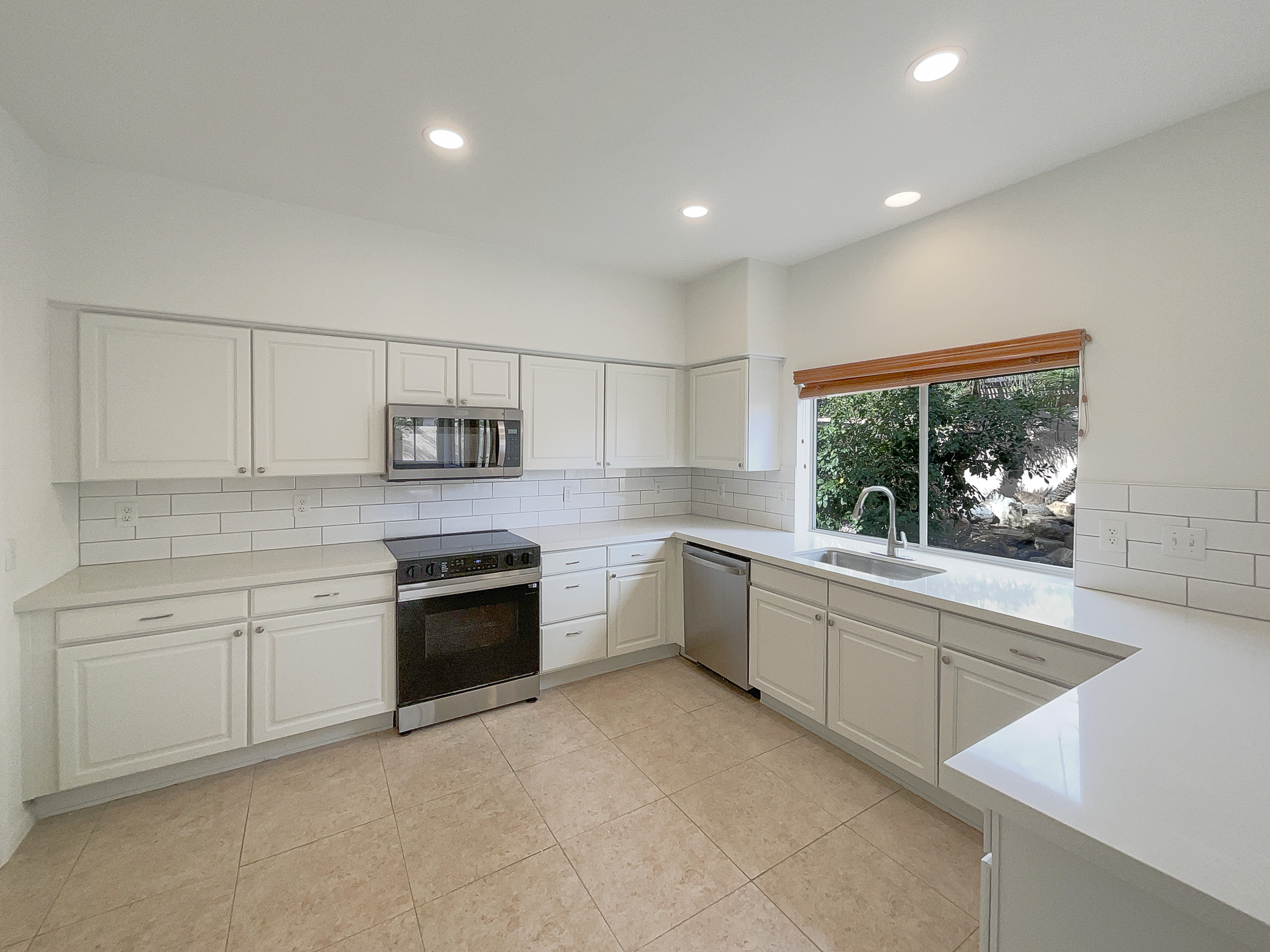 Photo 2 of 26 of 1616 E Glenhaven Dr, Phoenix, AZ