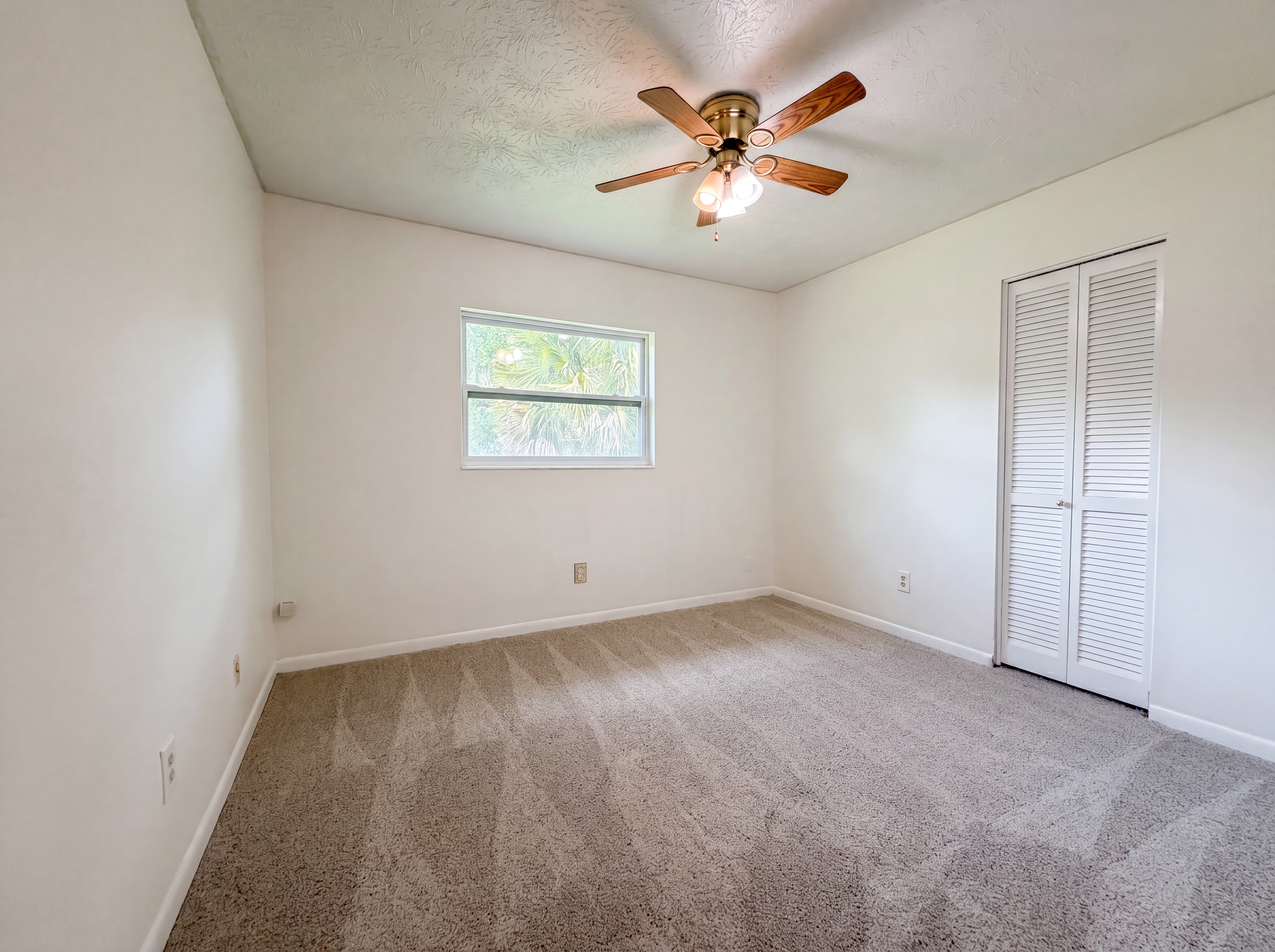 Photo 16 of 24 of 7842 Rondeau Dr E, Jacksonville, FL
