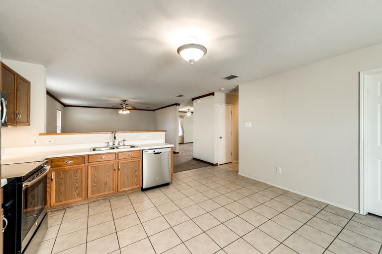 Photo 8 of 27 - 1401 Waterford Dr, Little Elm, TX 75068