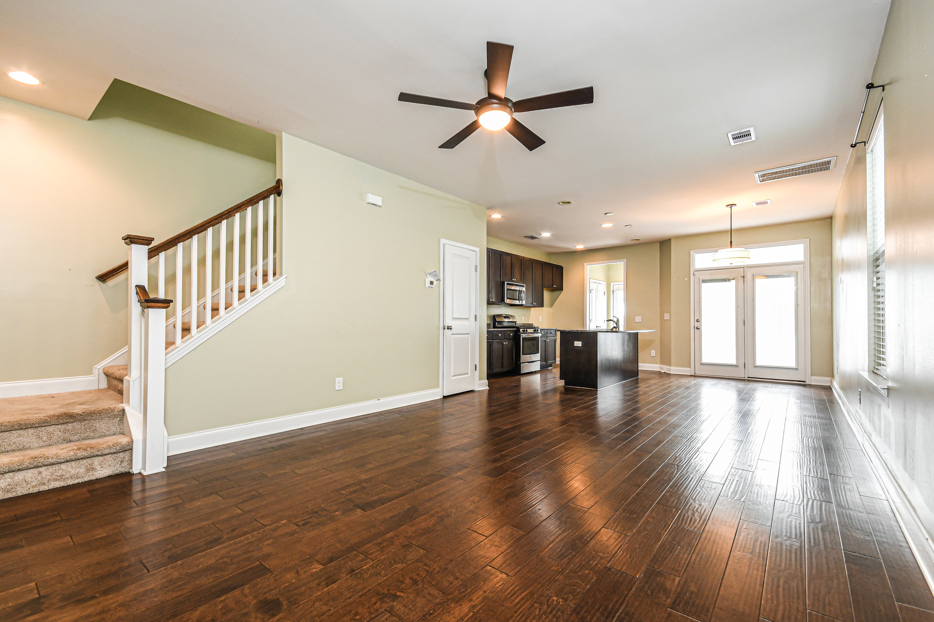 Photo 3 of 20 of 1055 Ashley Garden Blvd, Charleston, SC