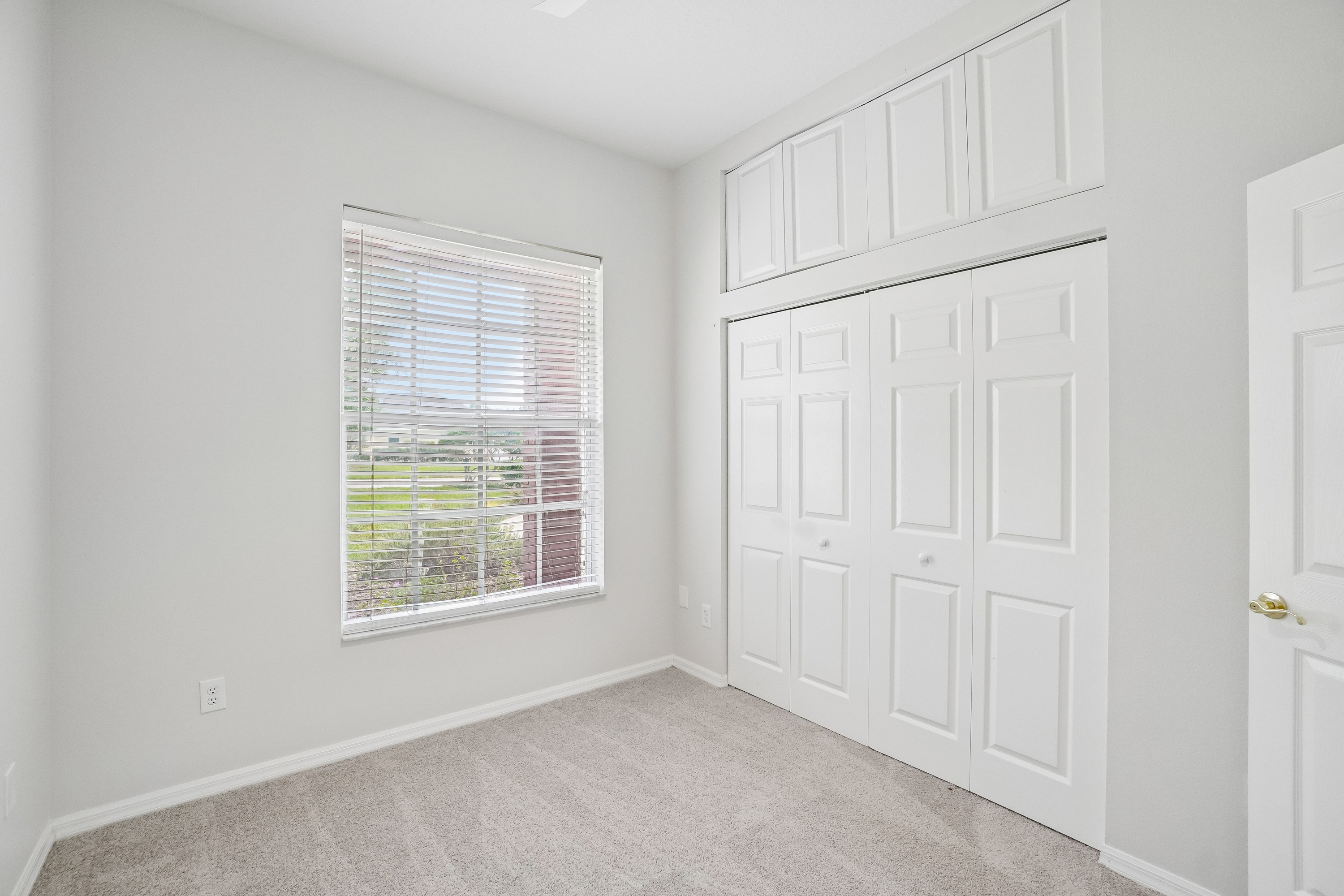 Photo 13 of 35 of 17718 Crystal Cove Pl, Lutz, FL