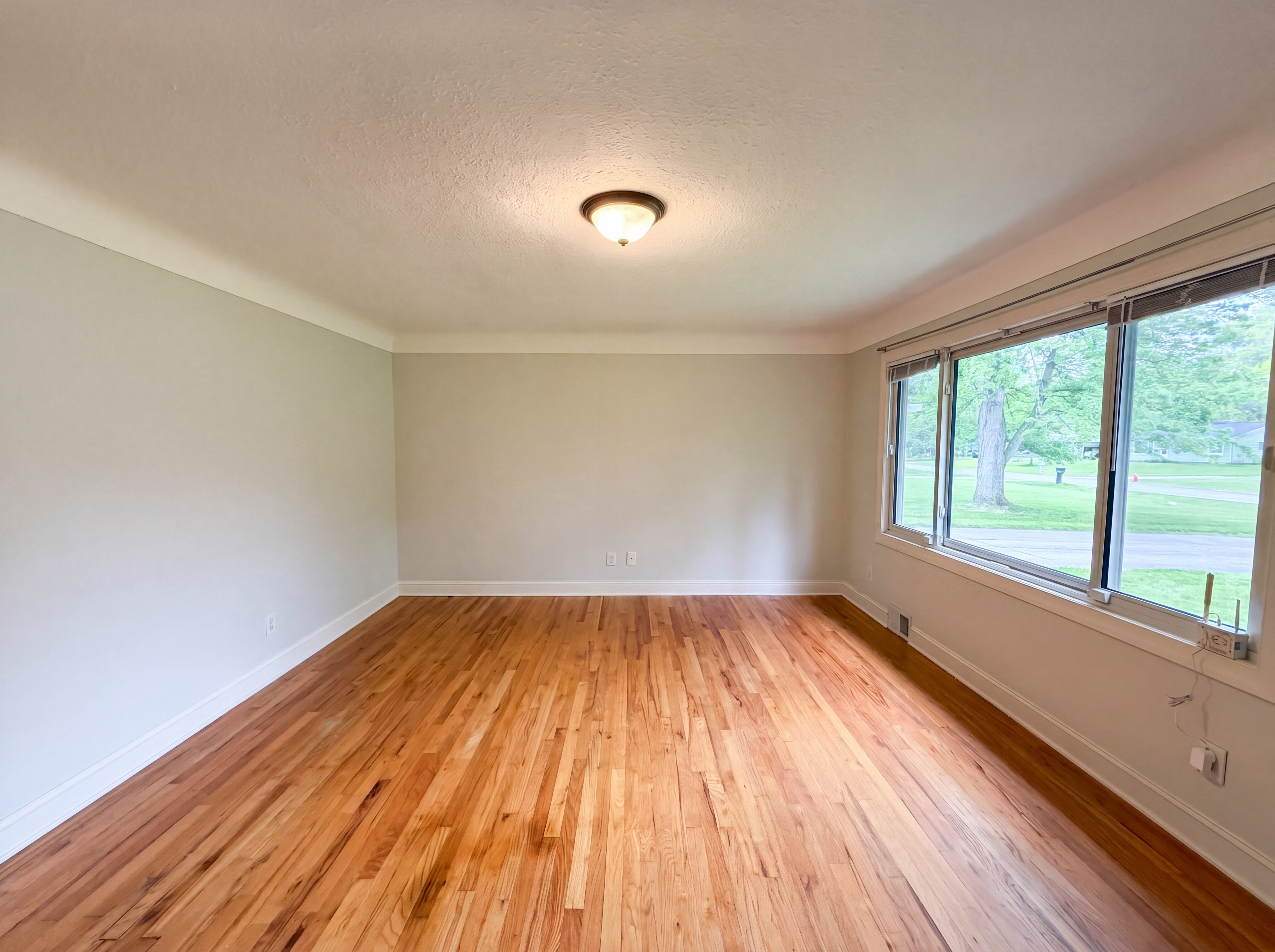 Photo 3 of 22 of 10845 Gregory Ln, North Royalton, OH