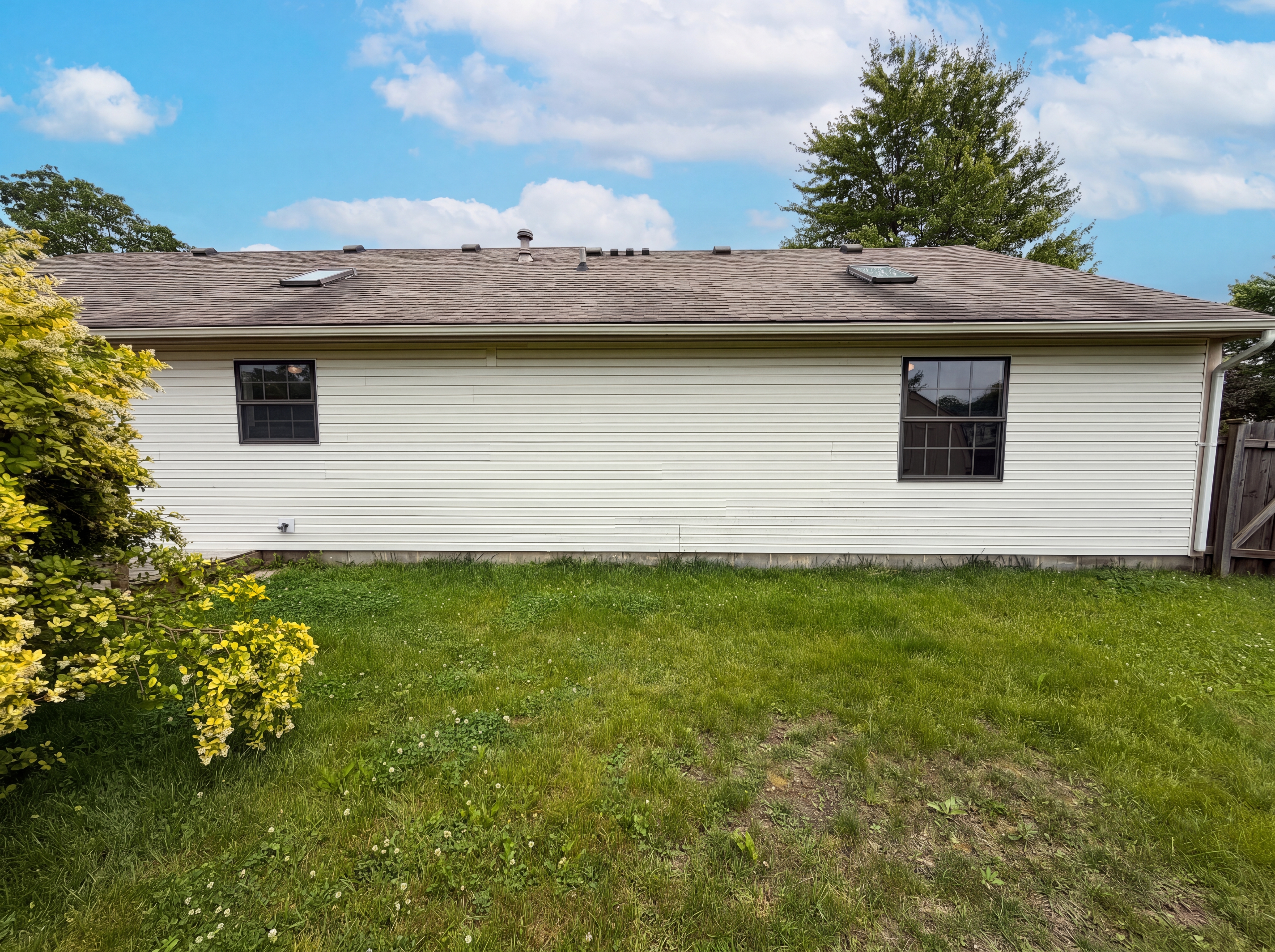 Photo 5 of 20 of 8058 Cherrybark Dr, Indianapolis, IN