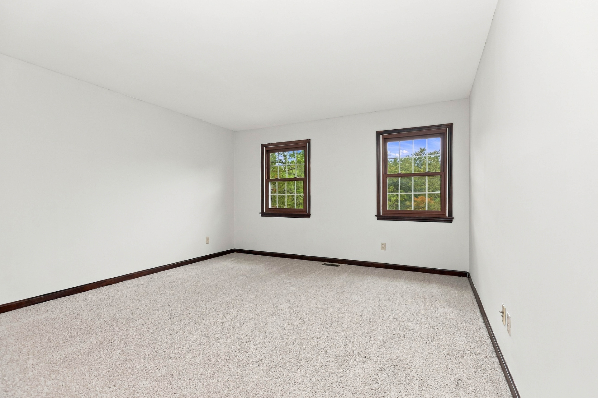 Photo 5 of 22 of 7043 Stonington Rd, Cincinnati, OH
