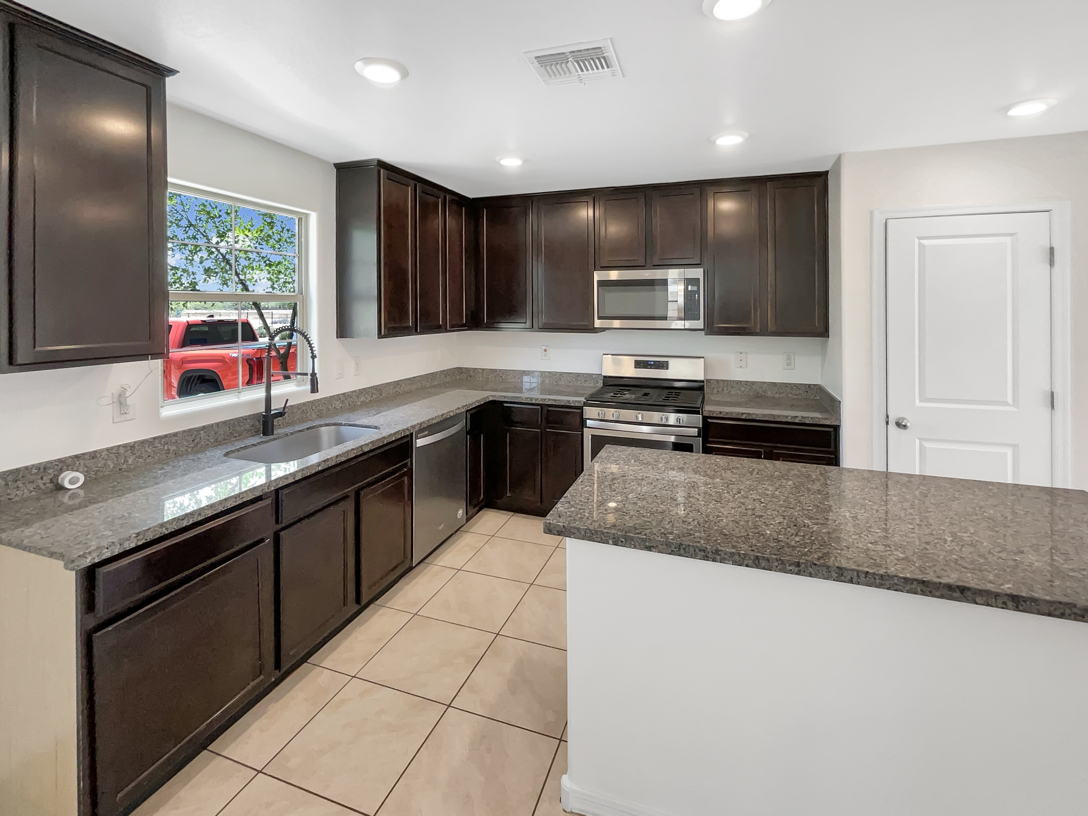 Photo 14 of 25 of 8218 W Illini St, Phoenix, AZ