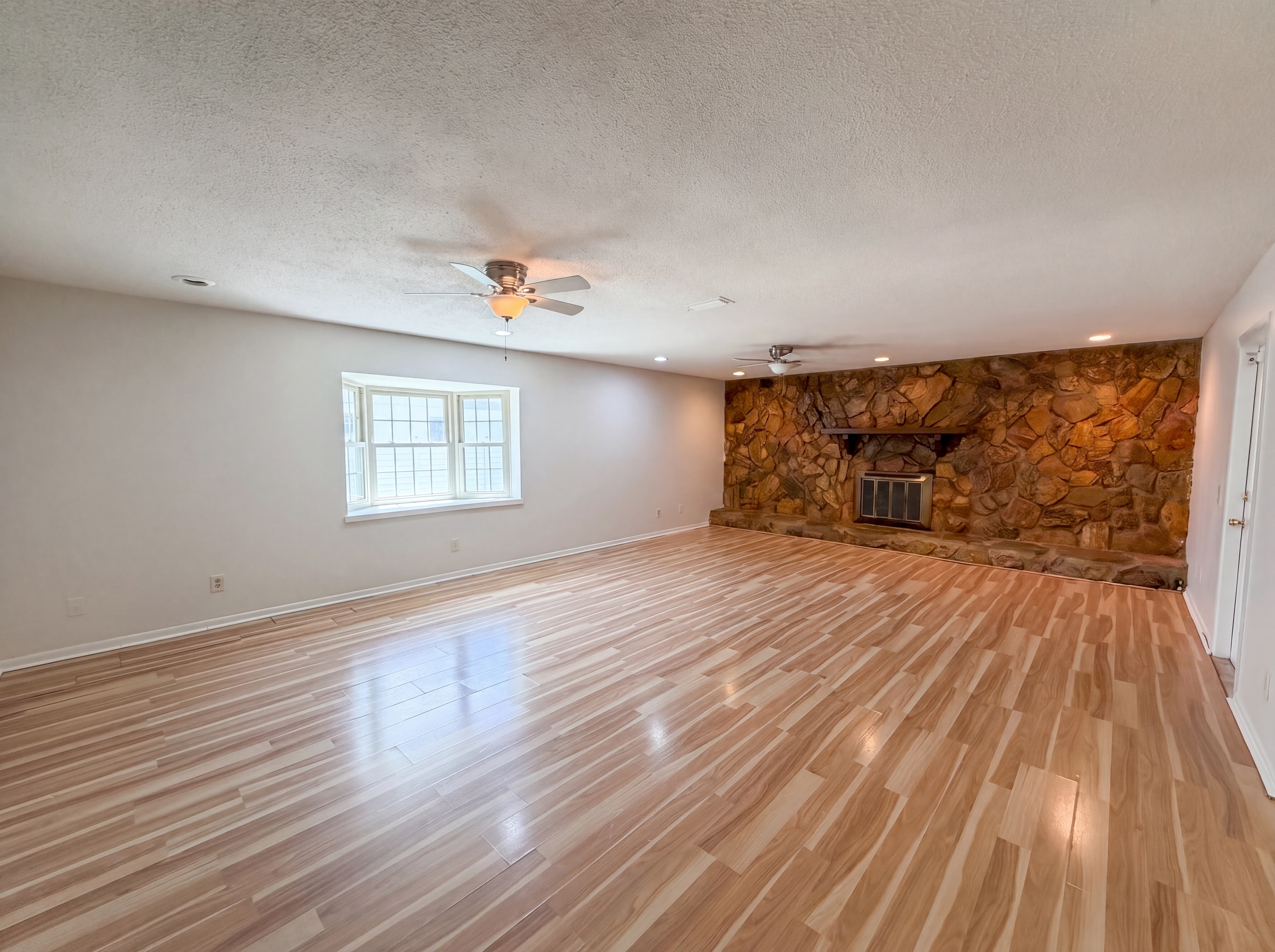 Photo 3 of 29 of 2534 Victarra Cir, Lutz, FL