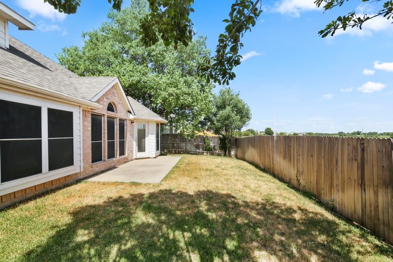 Photo 24 of 26 - 5028 San Jacinto Dr, Haltom City, TX 76137