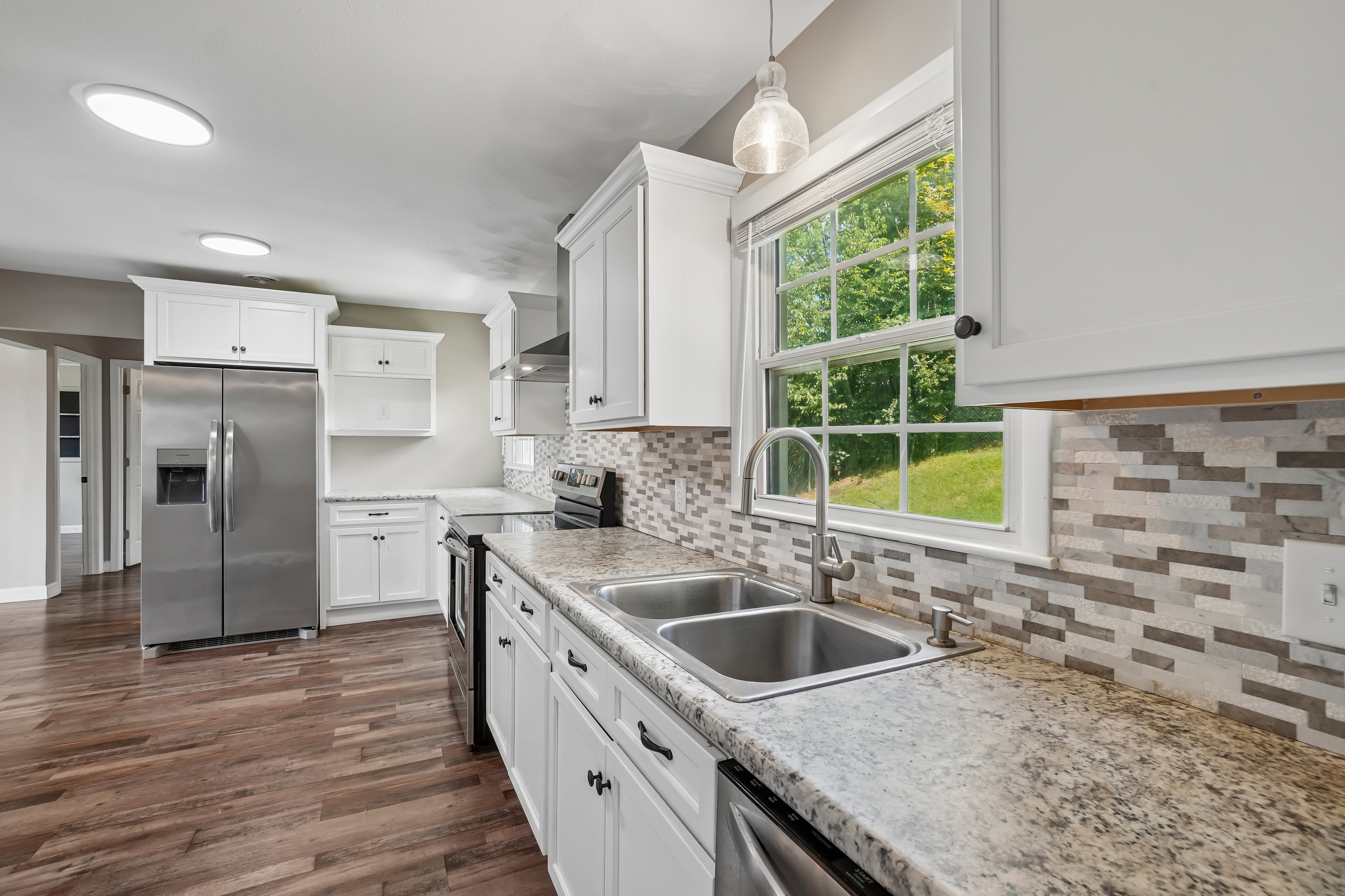 Photo 10 of 36 of 807 Hilltop Dr, Greeneville, TN